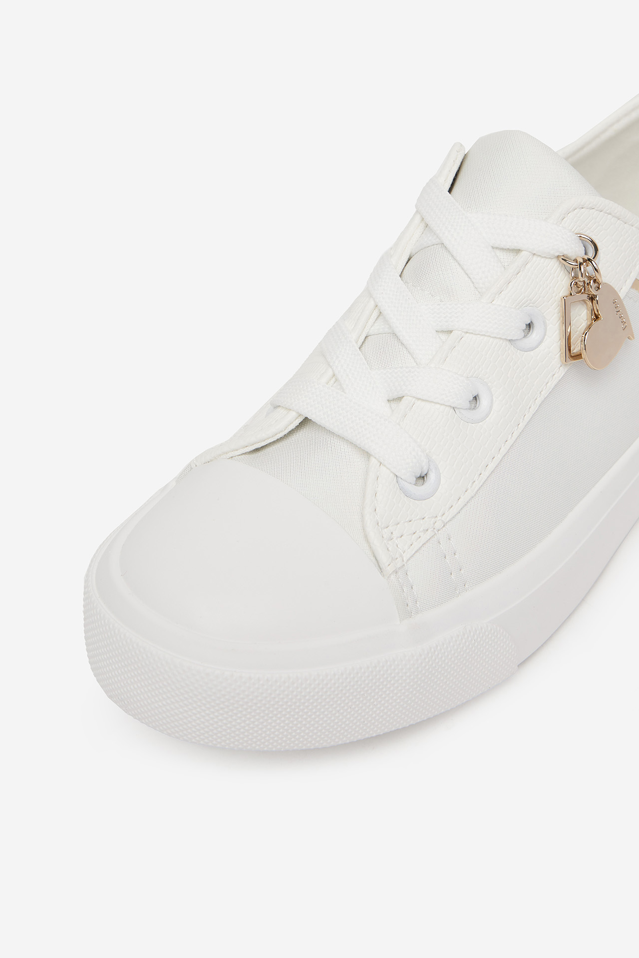 Platnene superge Bela