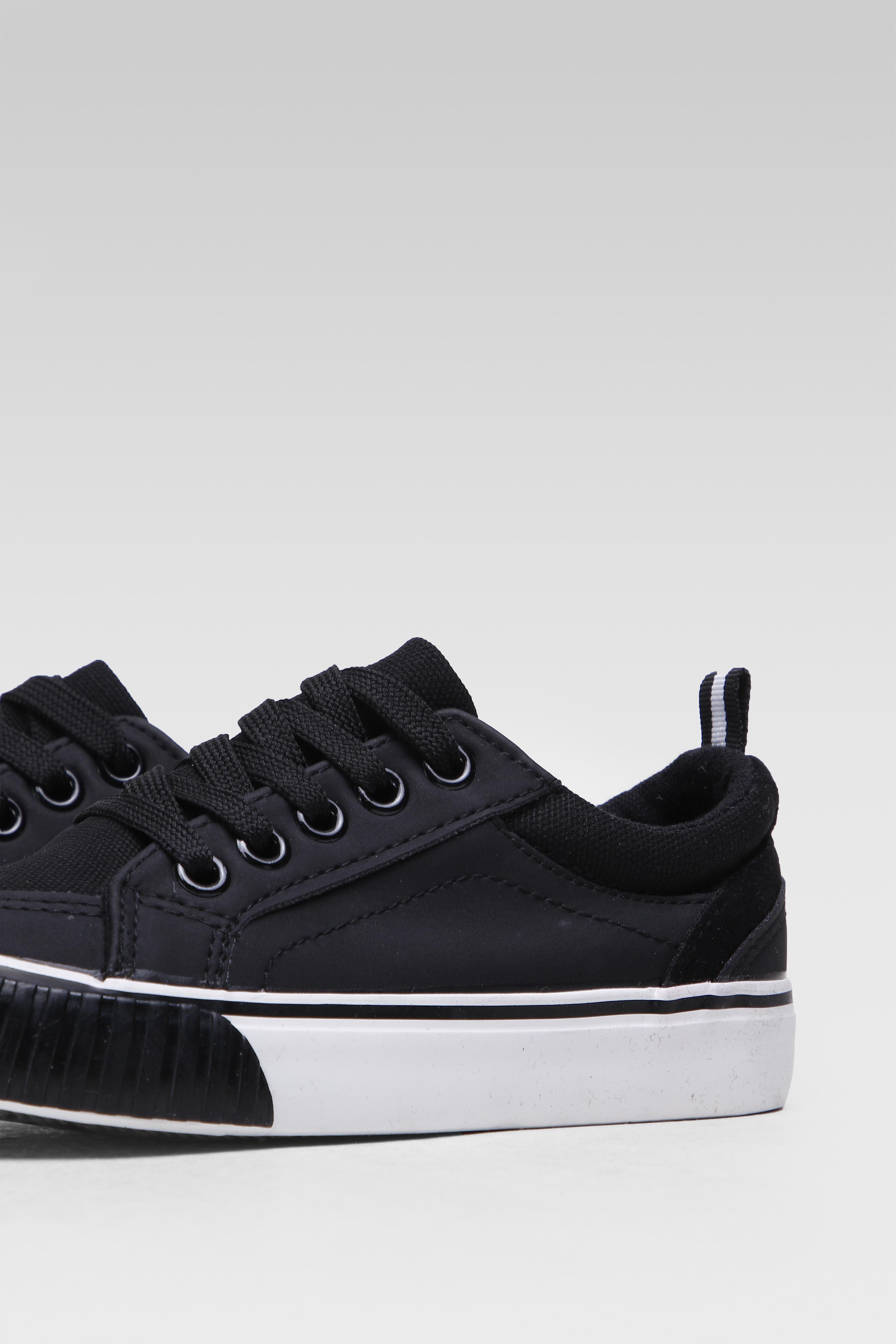 Platnene superge Črna