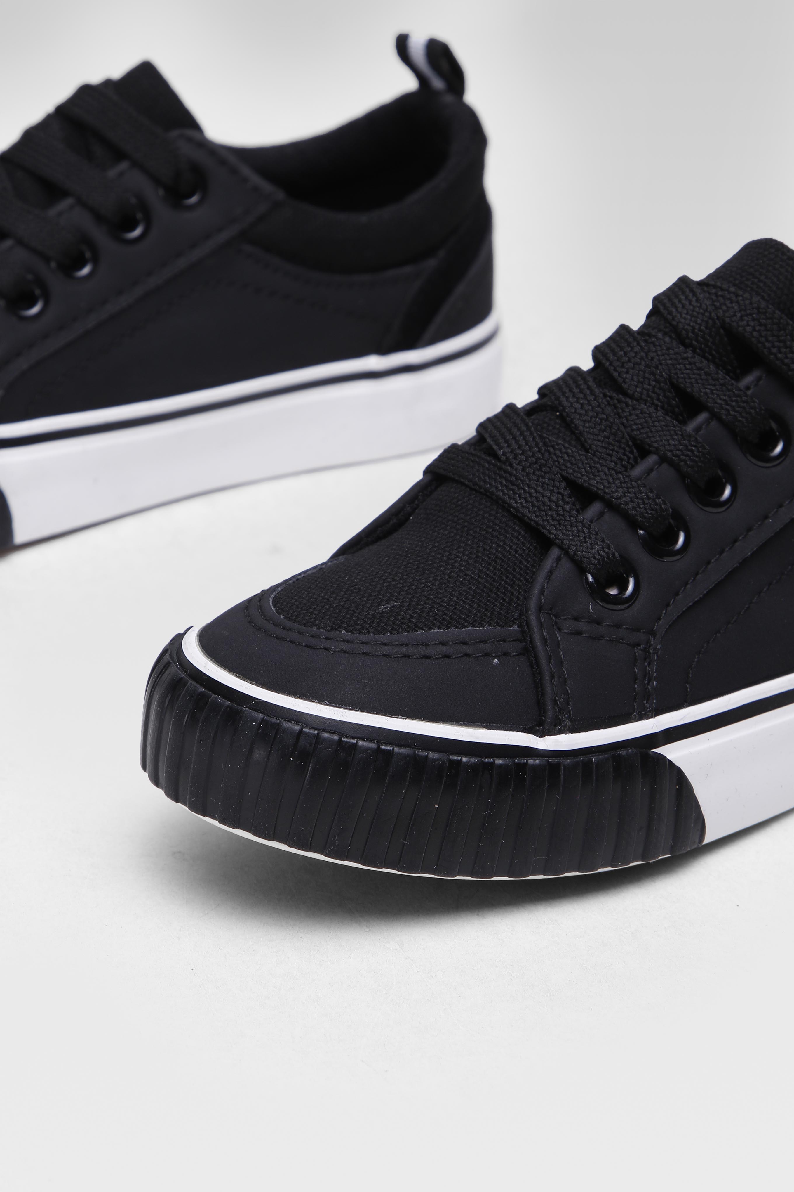 Platnene superge Črna