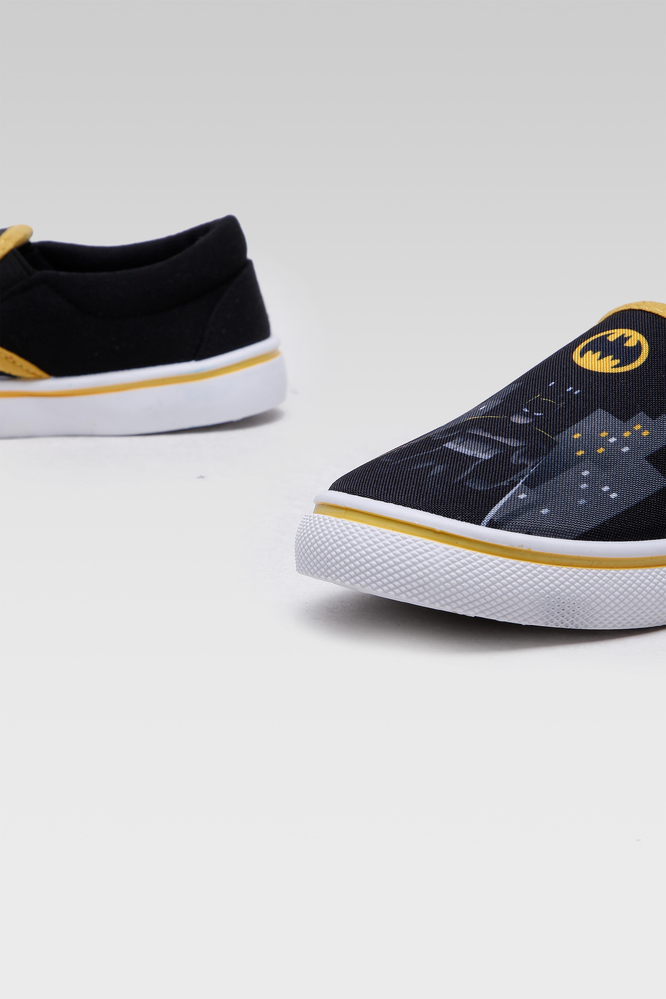 Platnene superge Črna