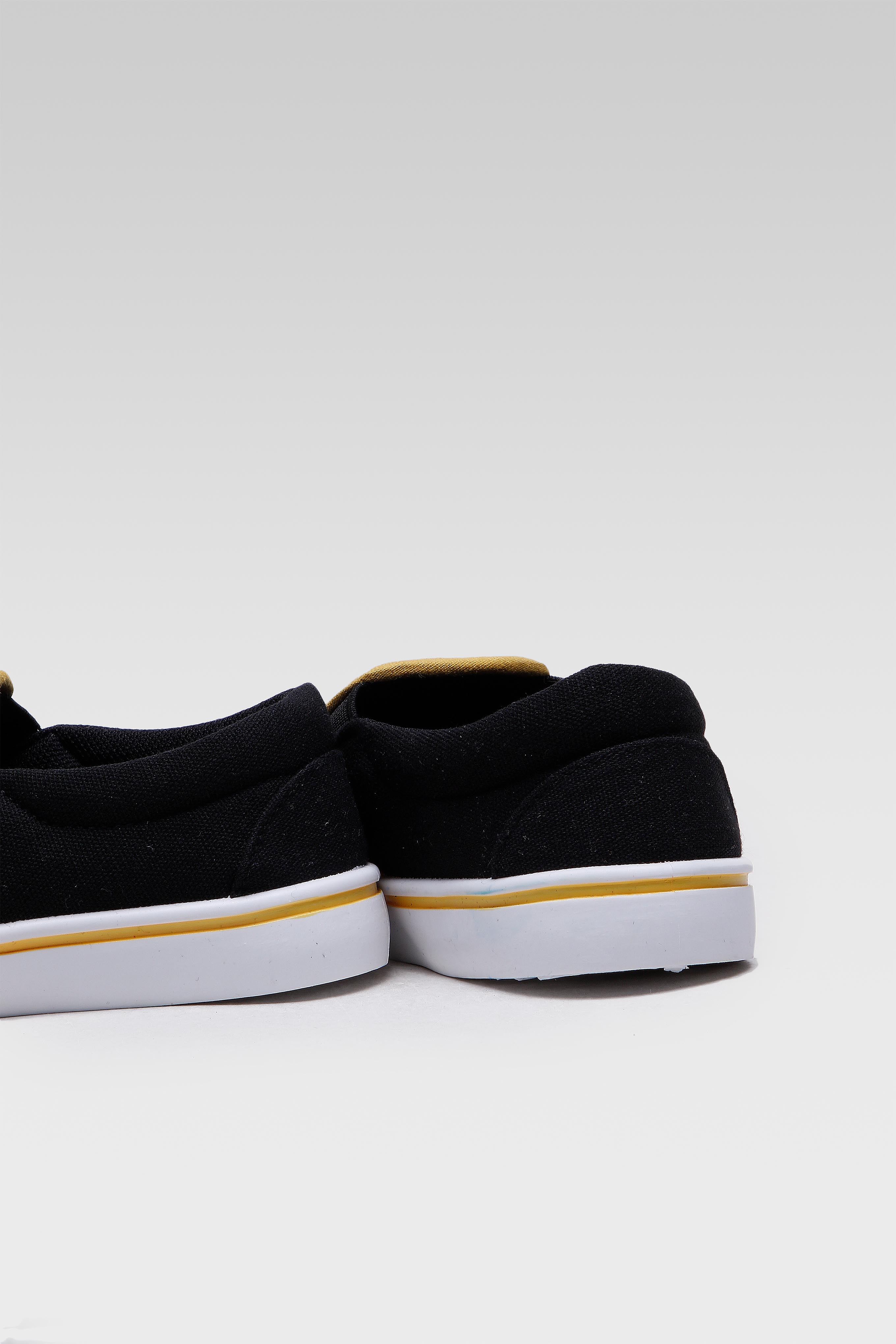 Platnene superge Črna