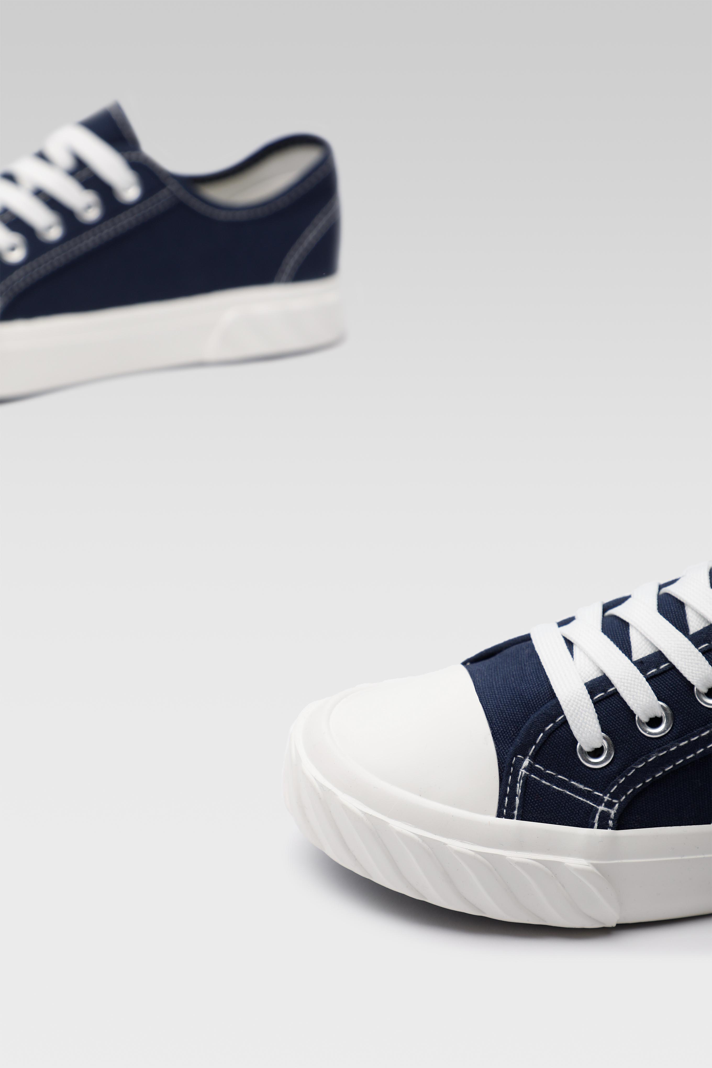 Platnene superge Mornarsko modra