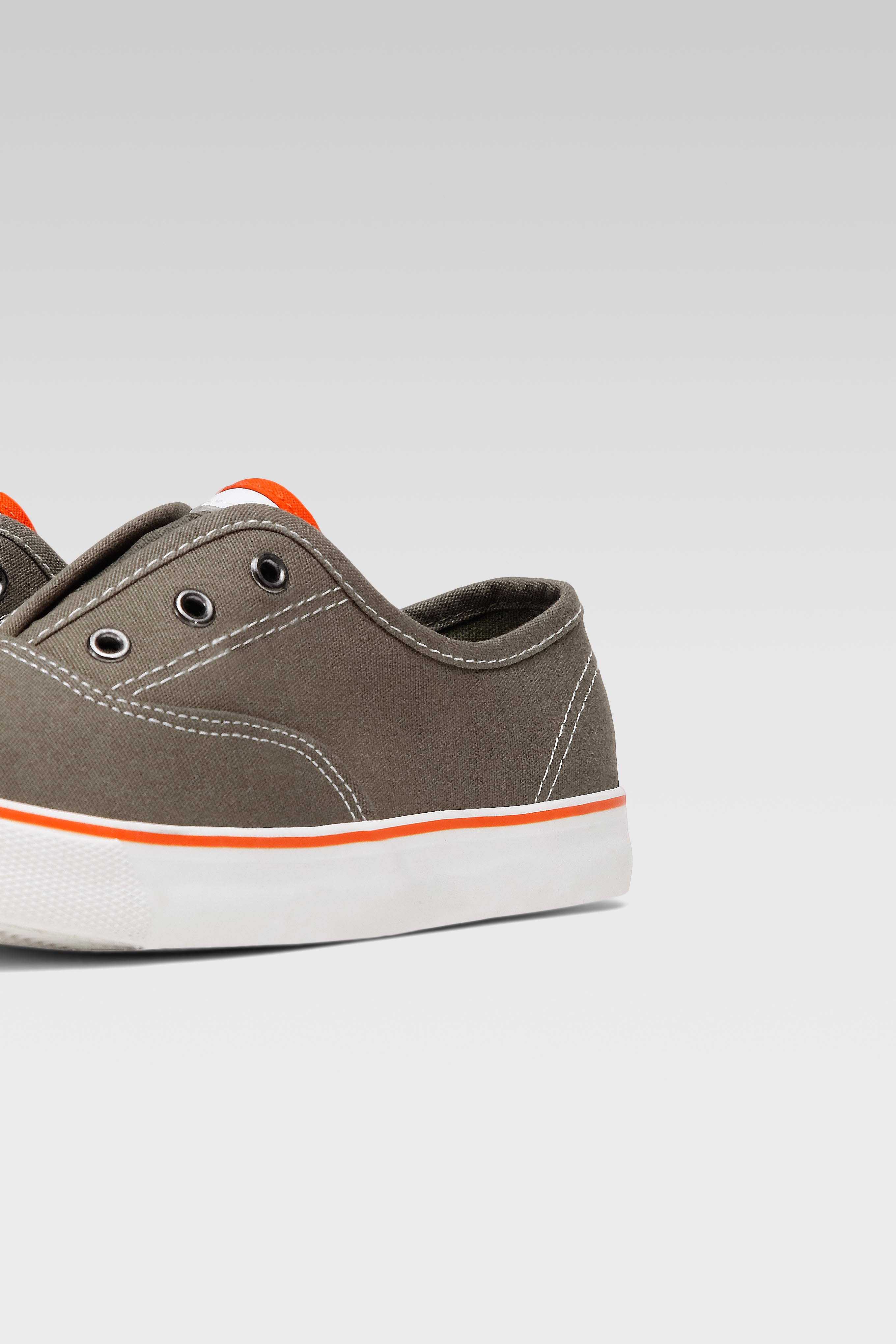 Platnene superge Khaki