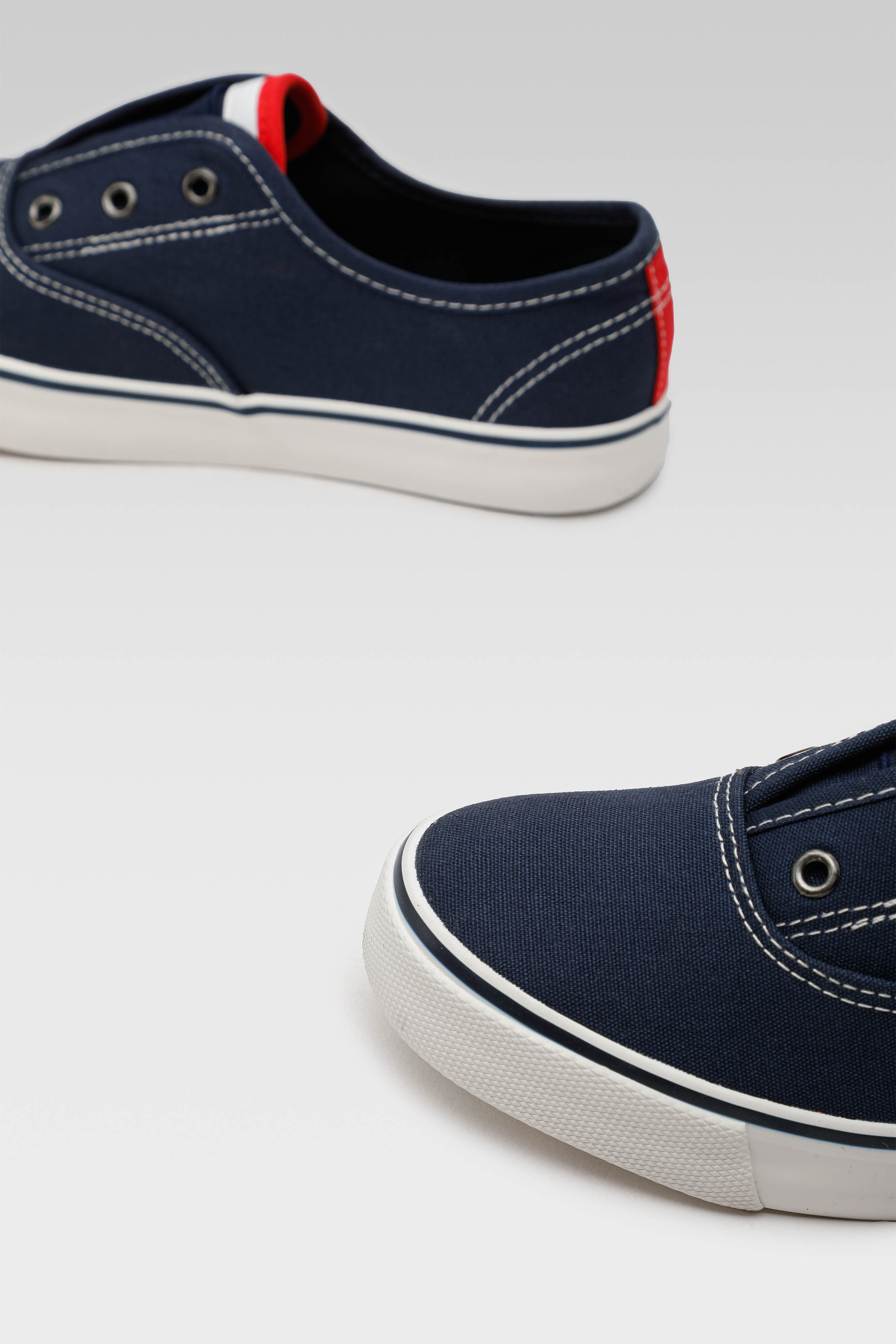 Platnene superge Mornarsko modra