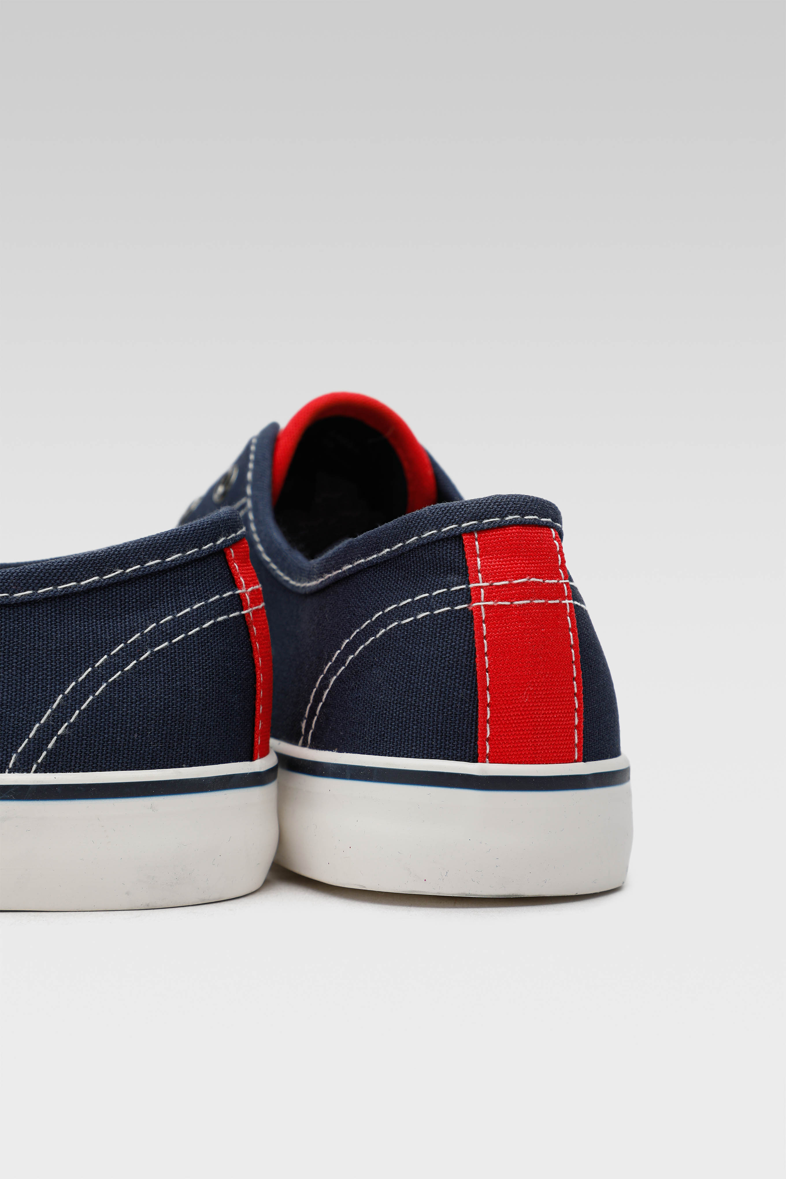 Platnene superge Mornarsko modra