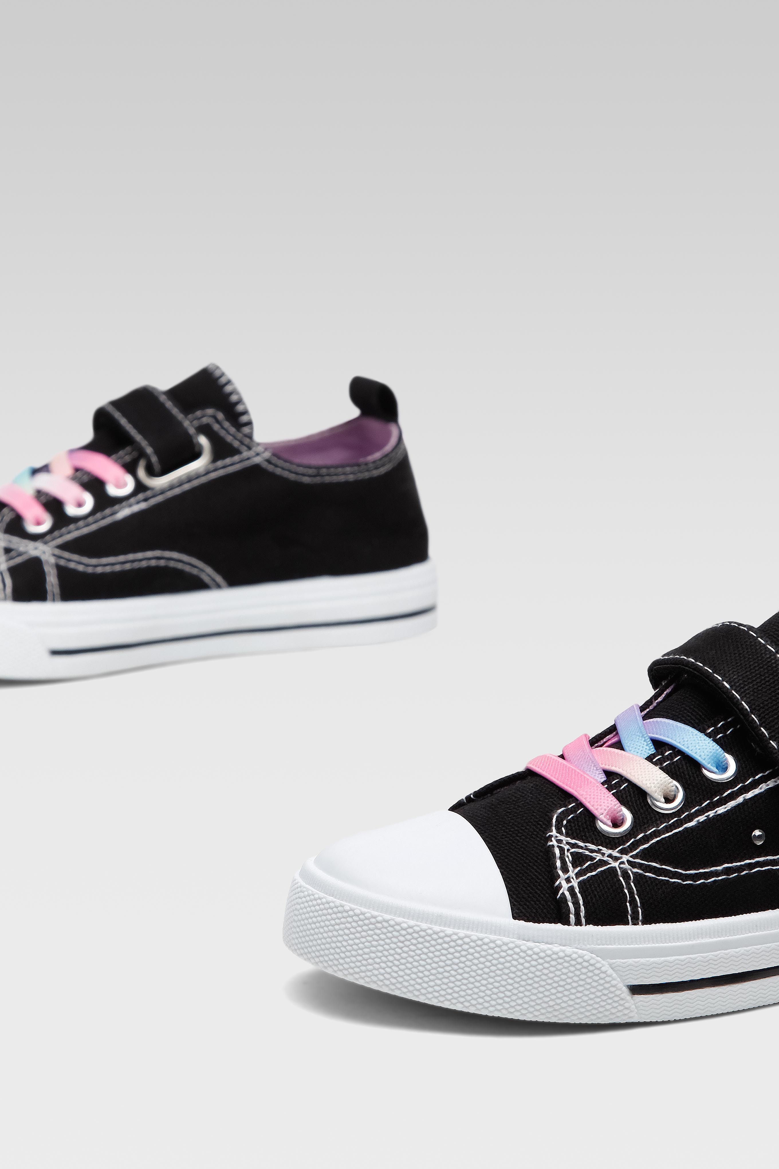 Platnene superge Črna