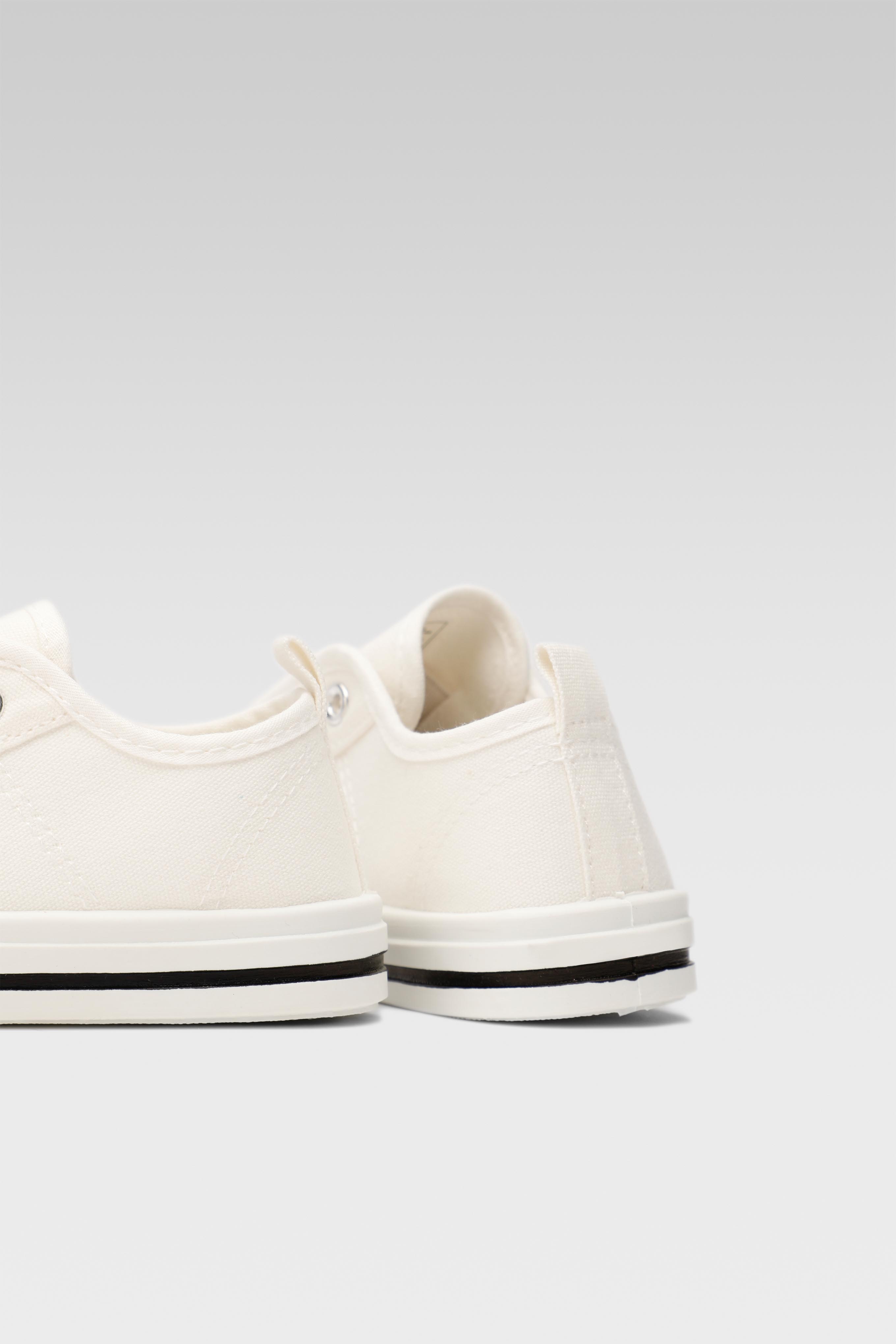 Platnene superge Bela