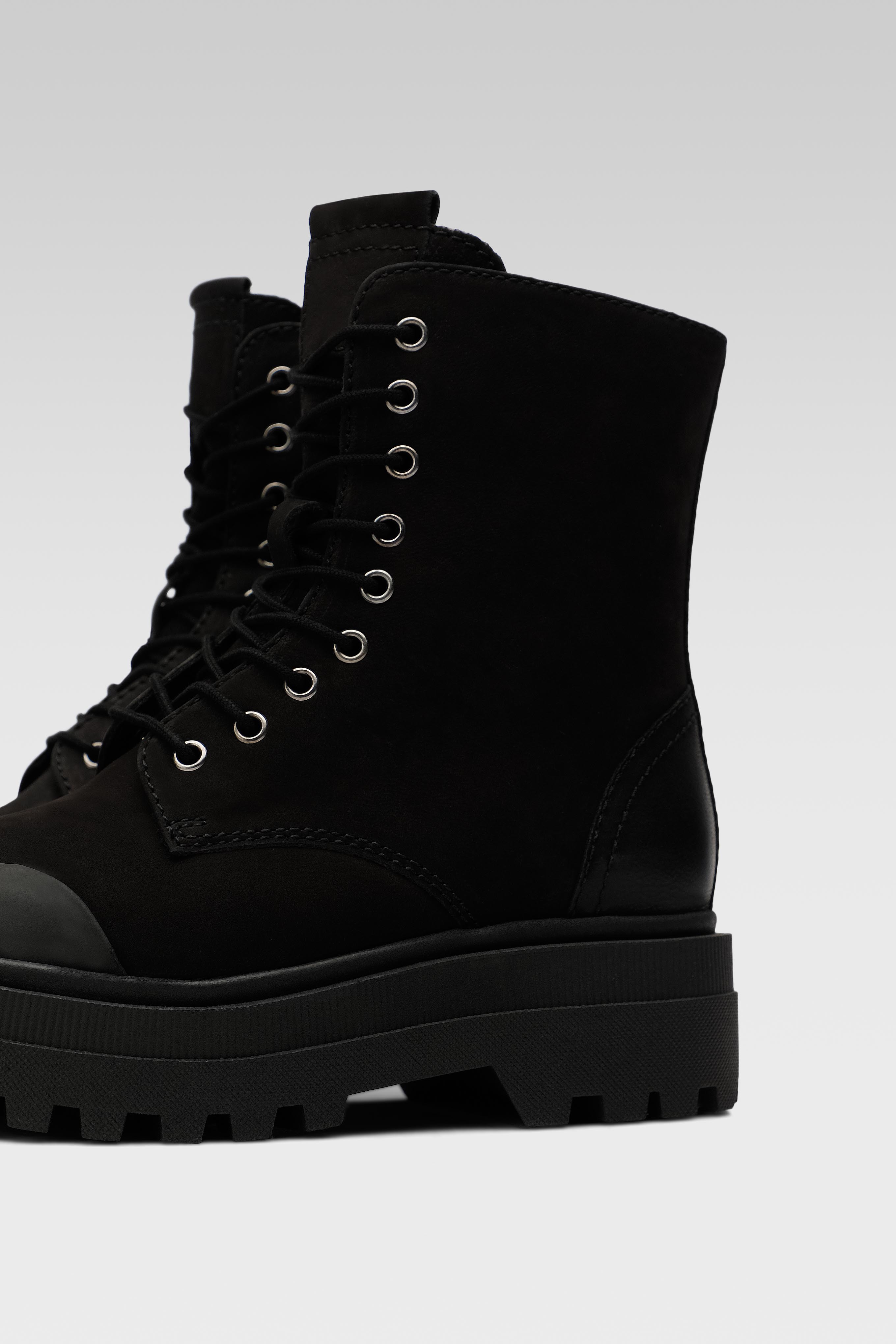 Šnurovacie topánky Čierna
