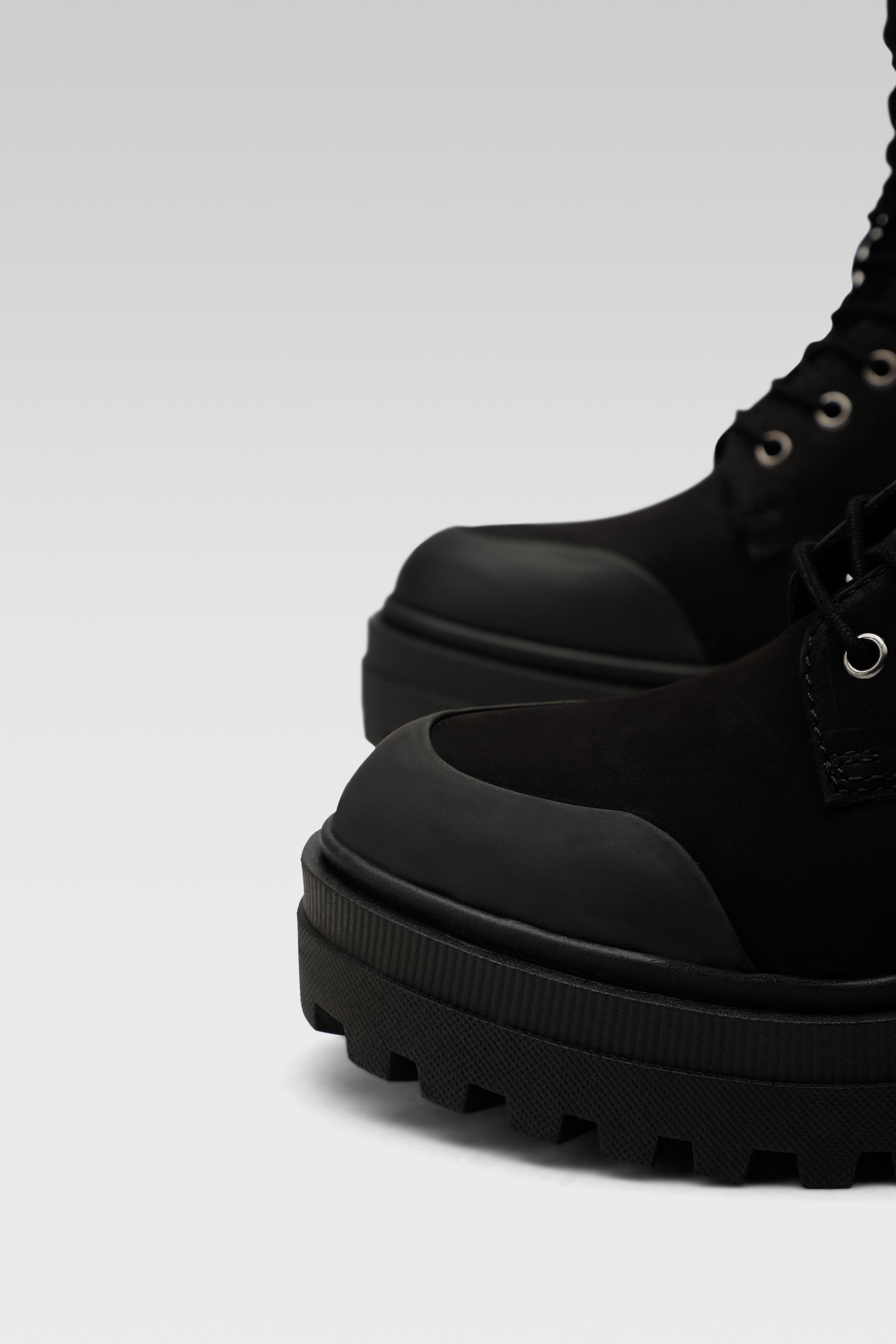 Šnurovacie topánky Čierna