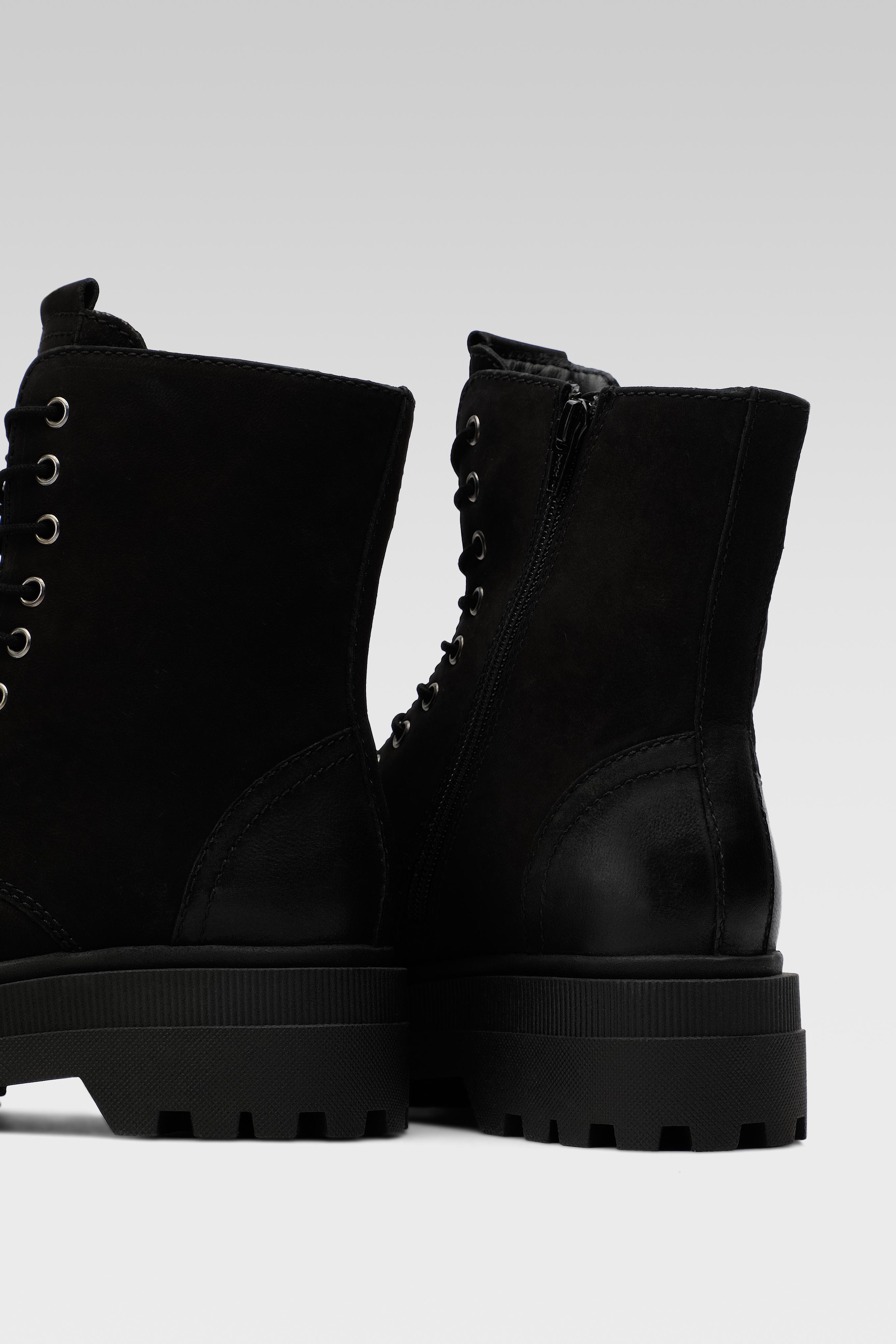 Šnurovacie topánky Čierna