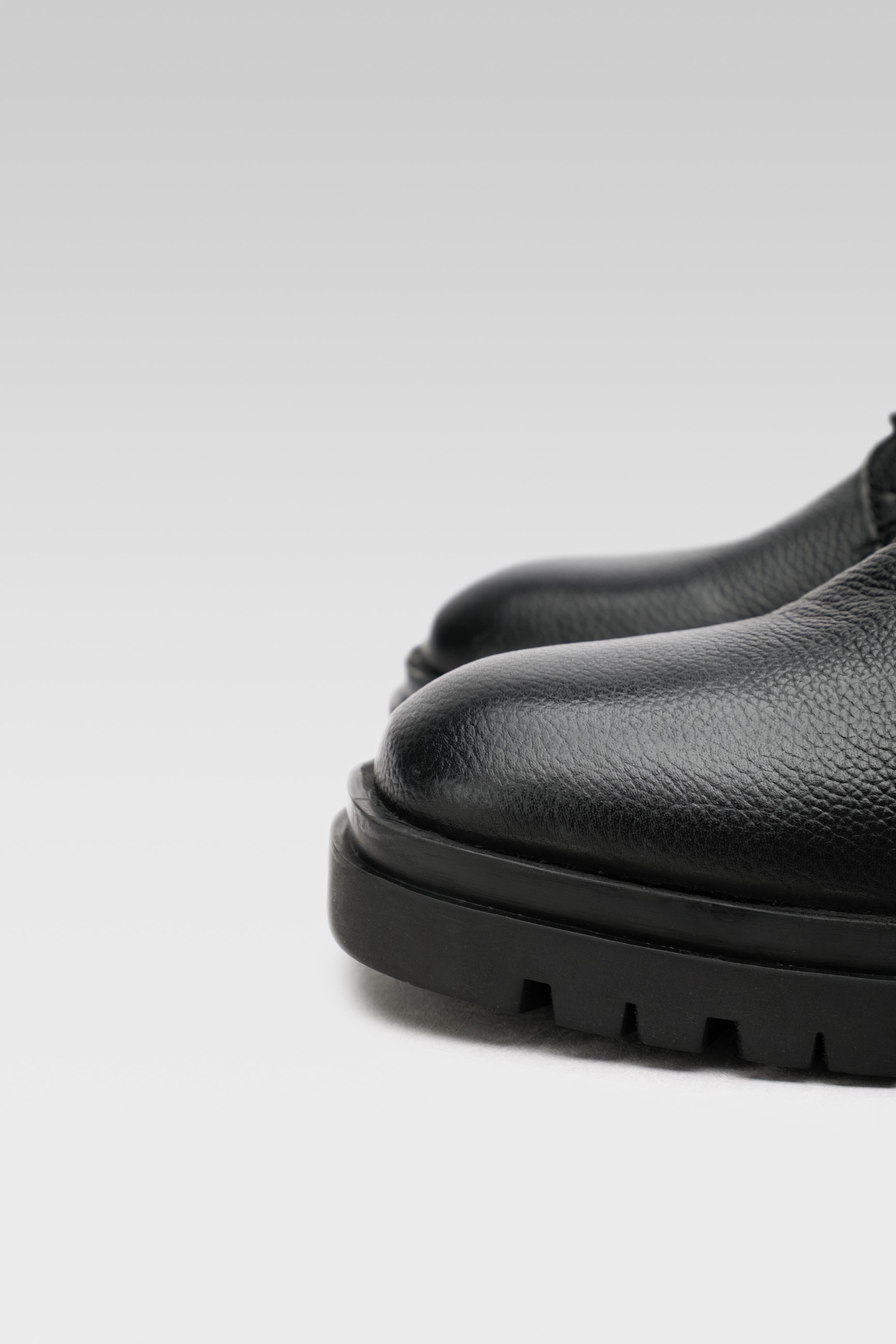 Šněrovací vyšší obuv ČERNÁ