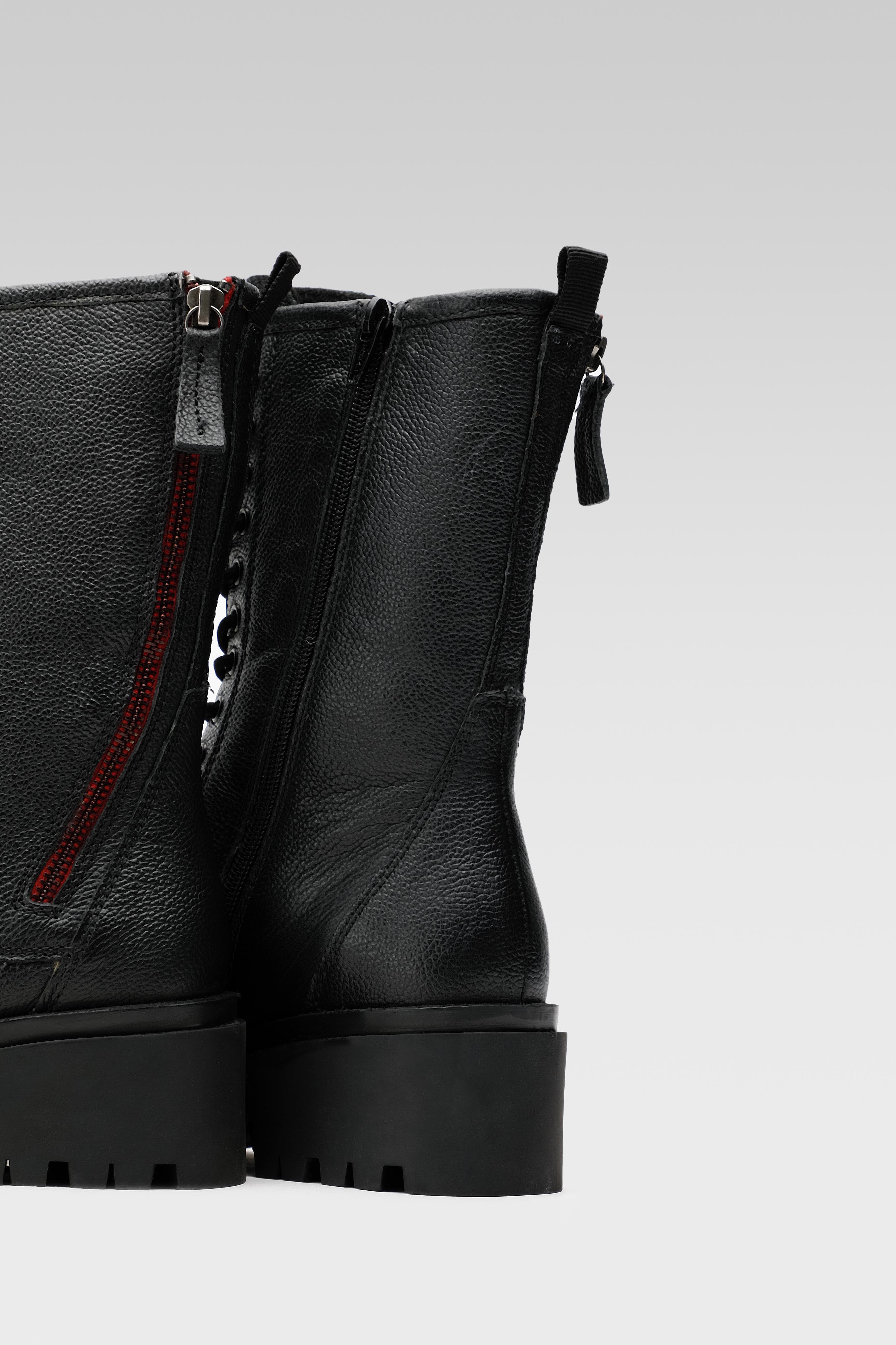 Šněrovací vyšší obuv ČERNÁ