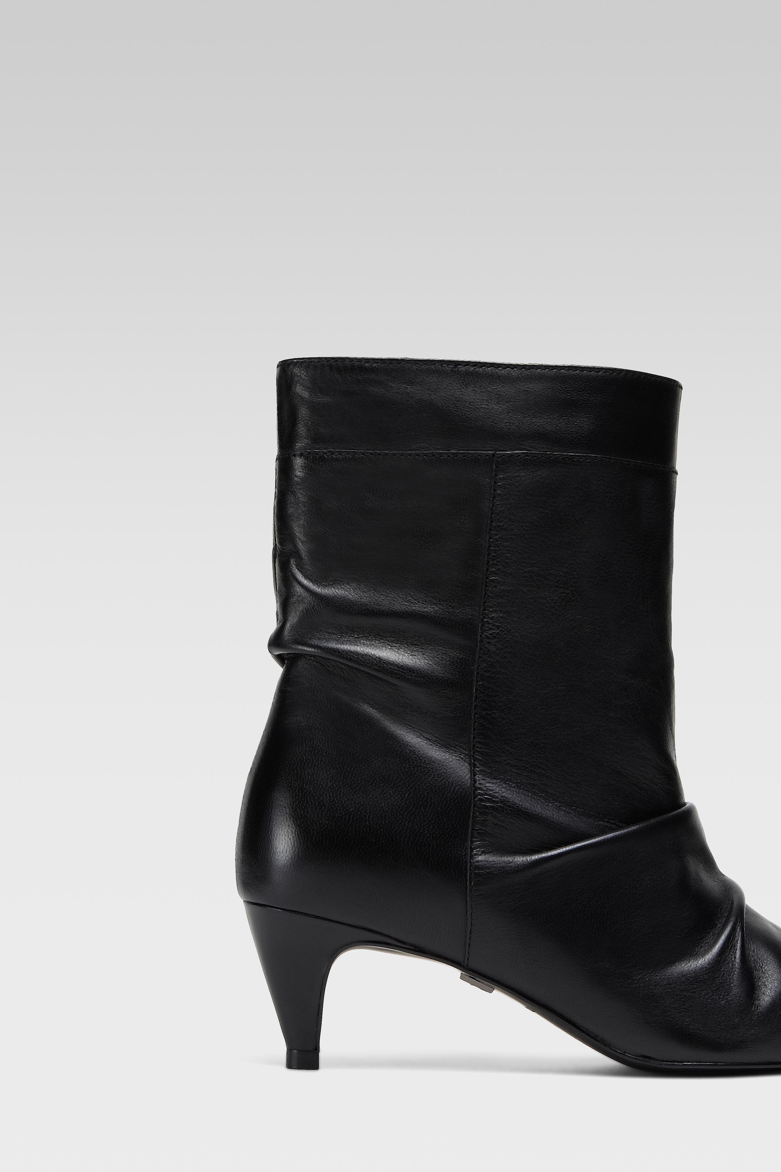 Kotníková obuv ČERNÁ