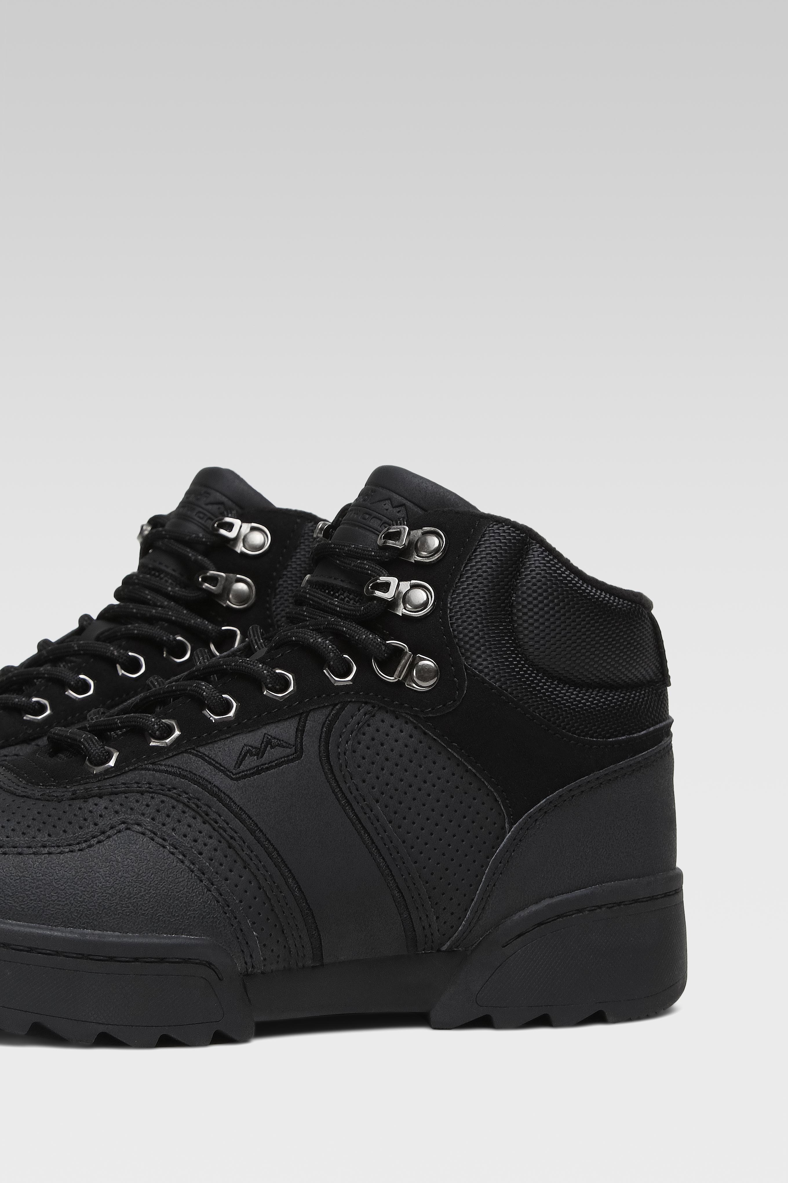 Šněrovací vyšší obuv ČERNÁ