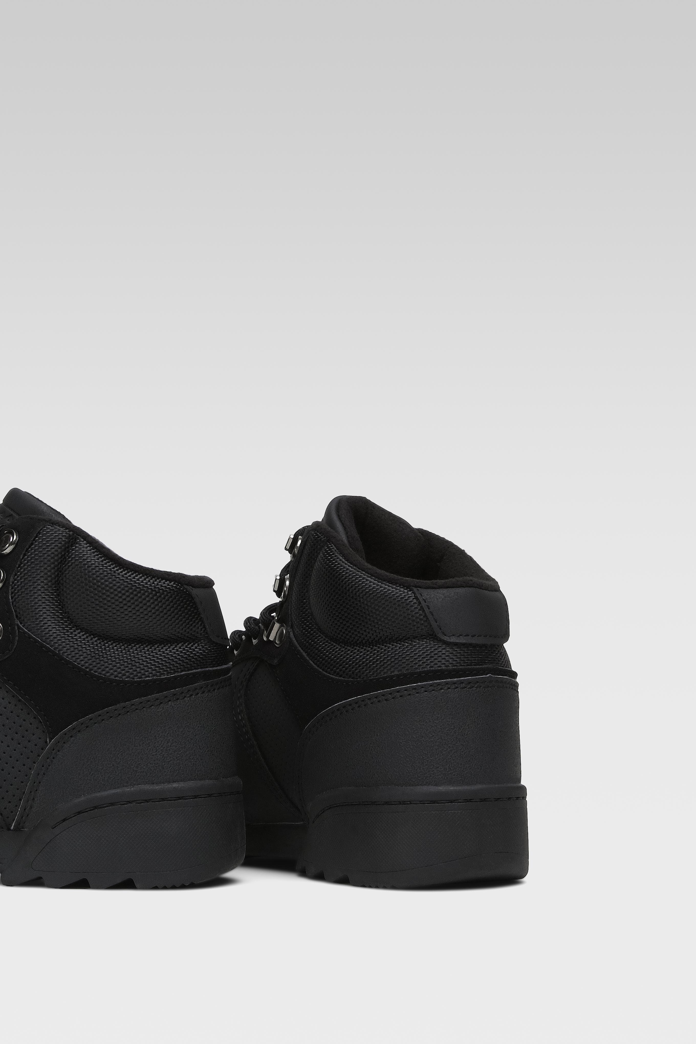 Šněrovací vyšší obuv ČERNÁ