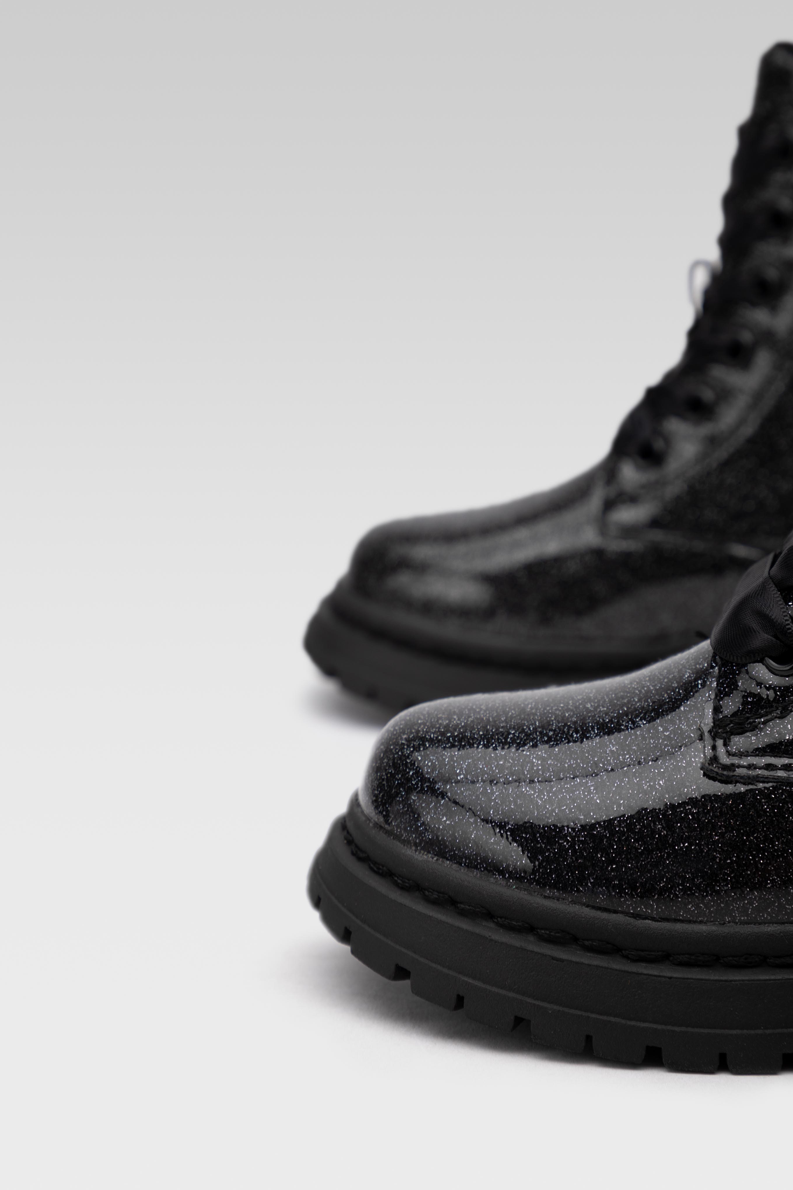 Gležnjarji z vezalkami Črna