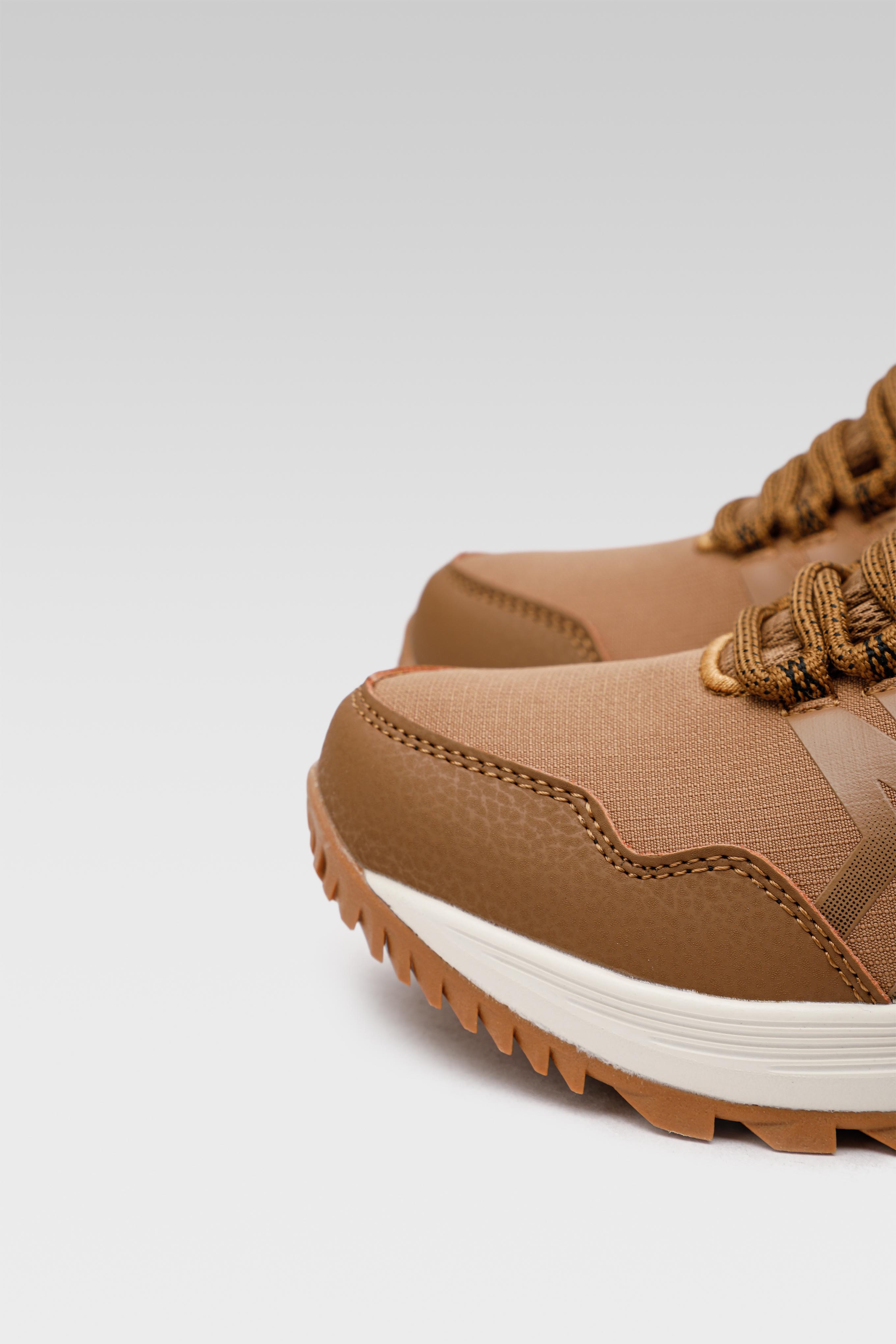 Šněrovací vyšší obuv CAMEL