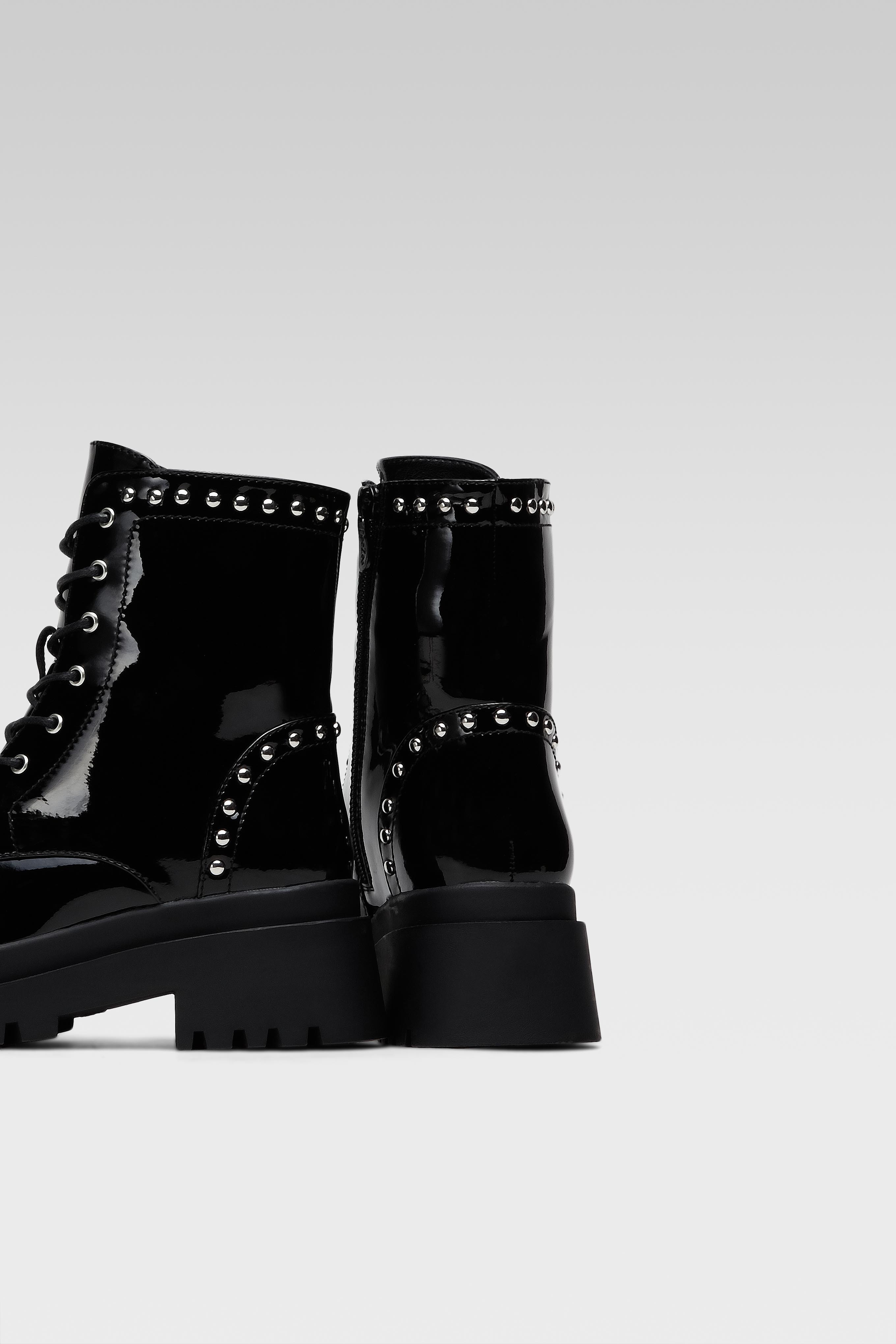 Gležnjarji z vezalkami Črna