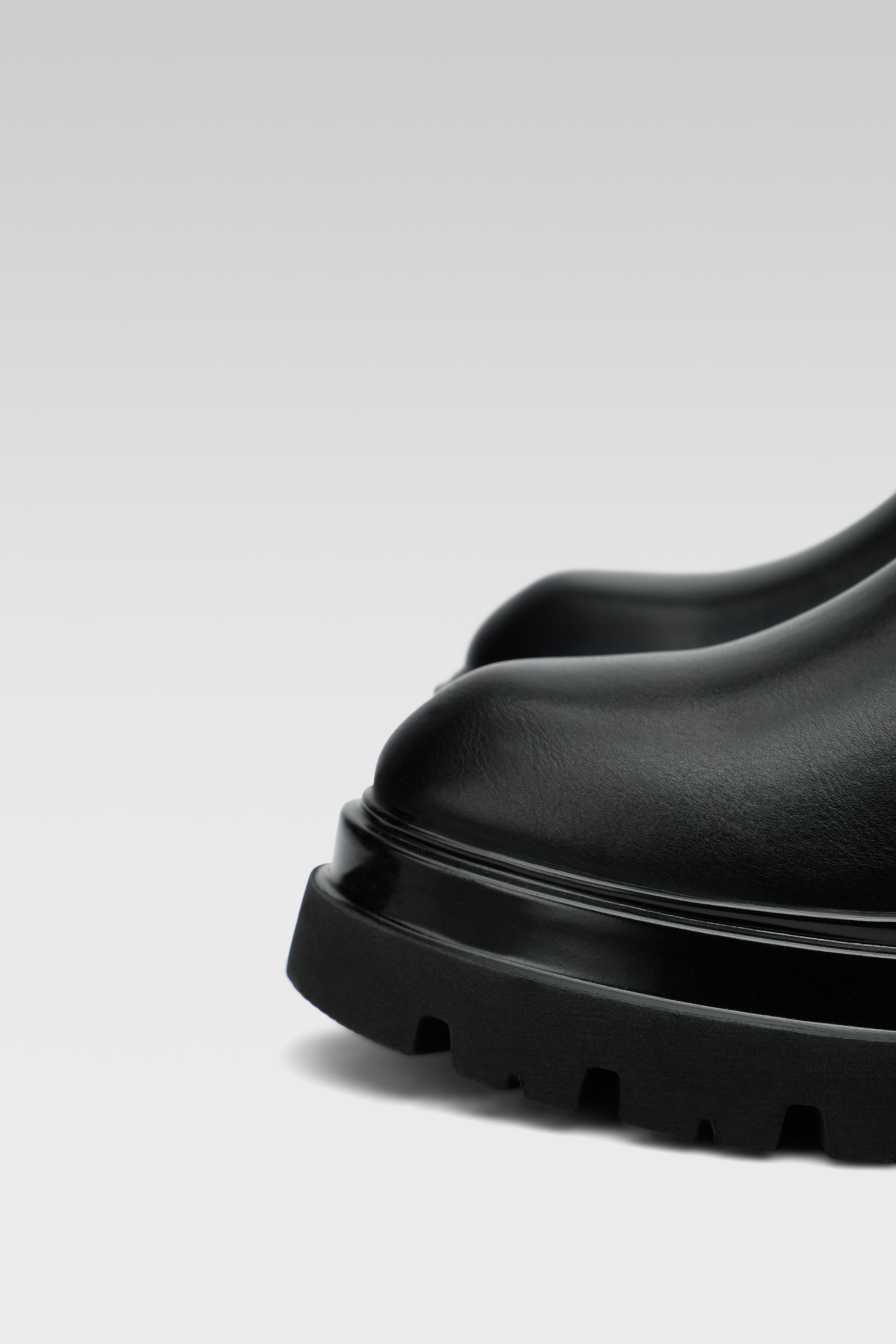 Kotníková obuv ČERNÁ