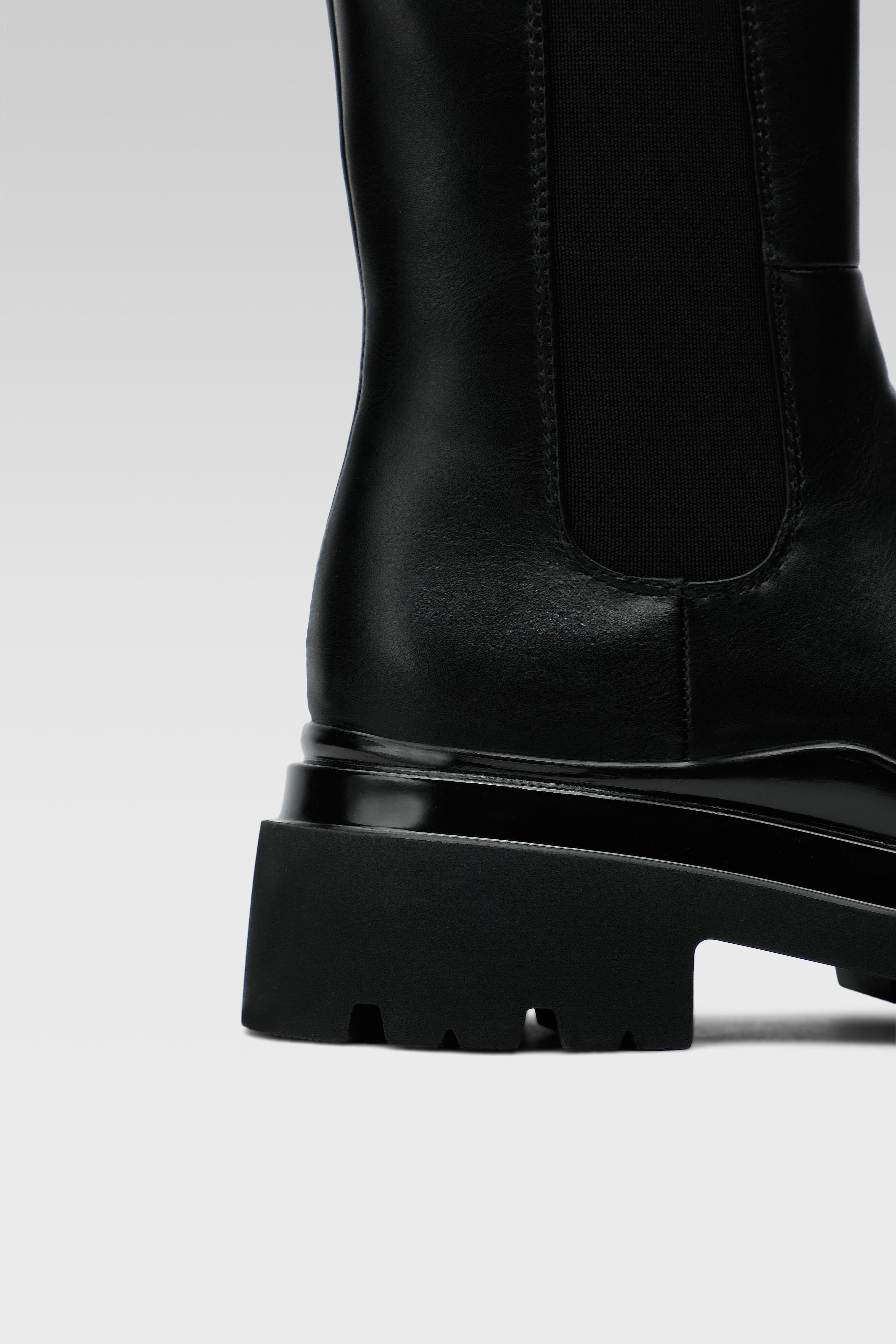 Kotníková obuv ČERNÁ