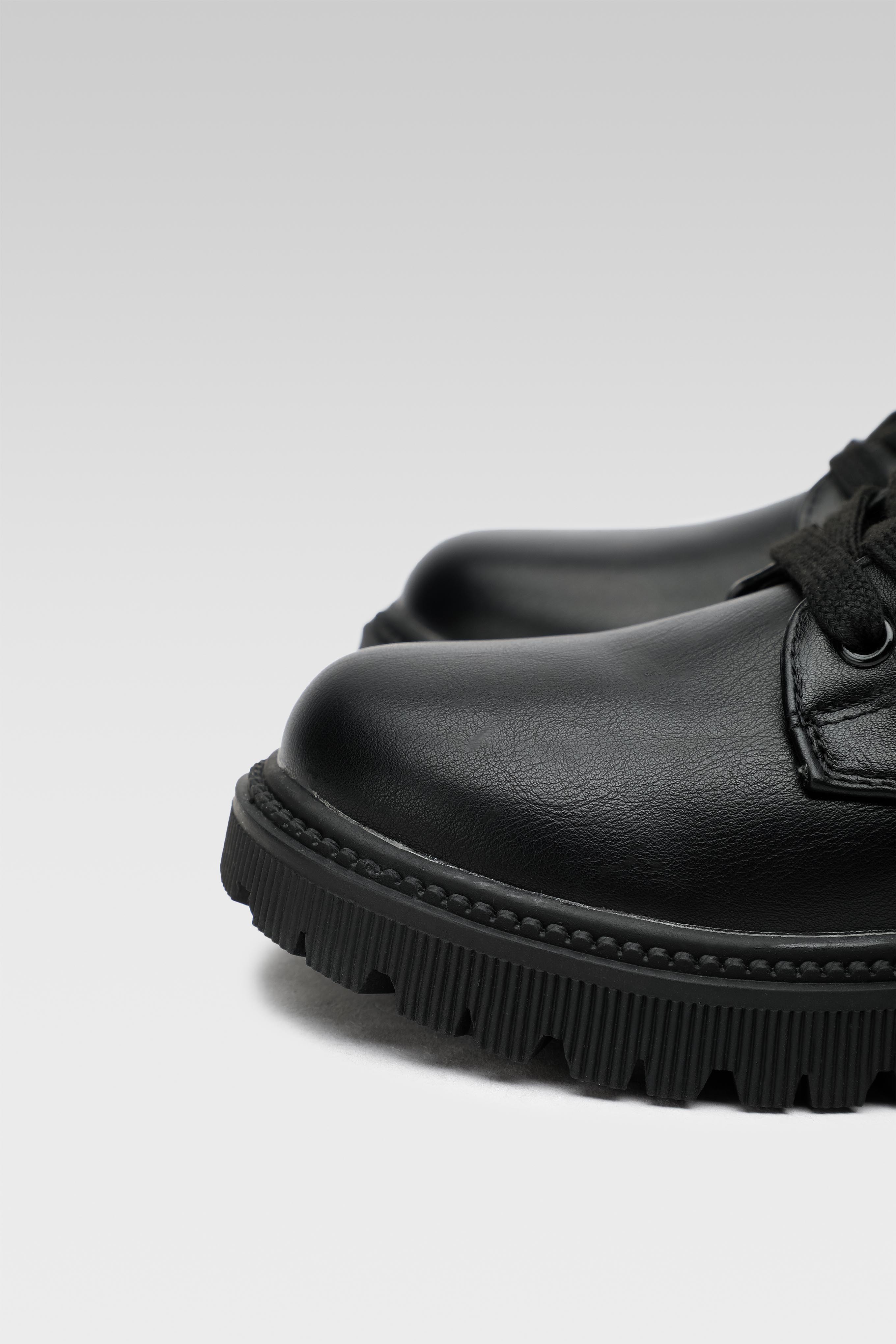 Gležnjarji z vezalkami Črna