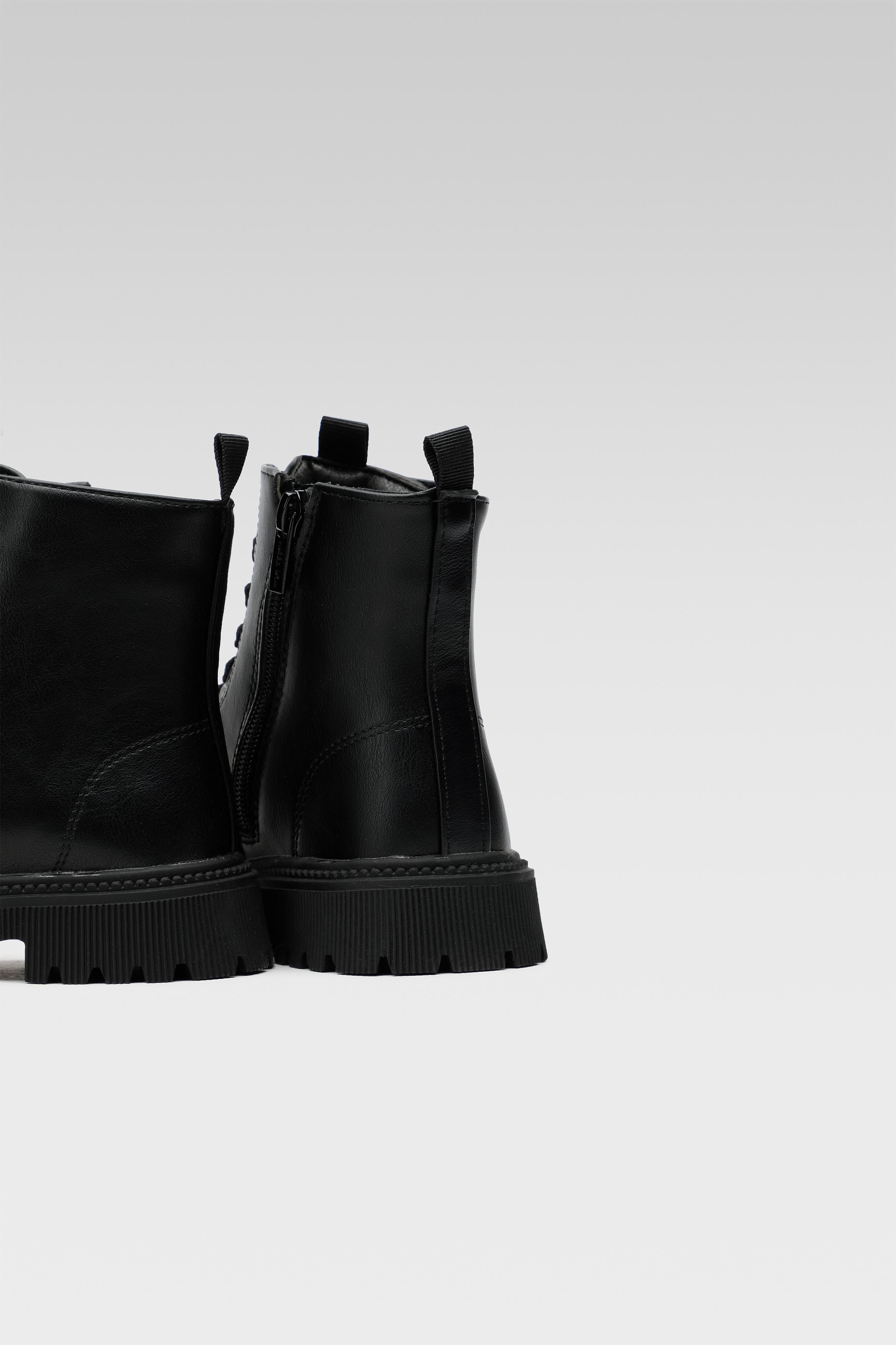 Gležnjarji z vezalkami Črna