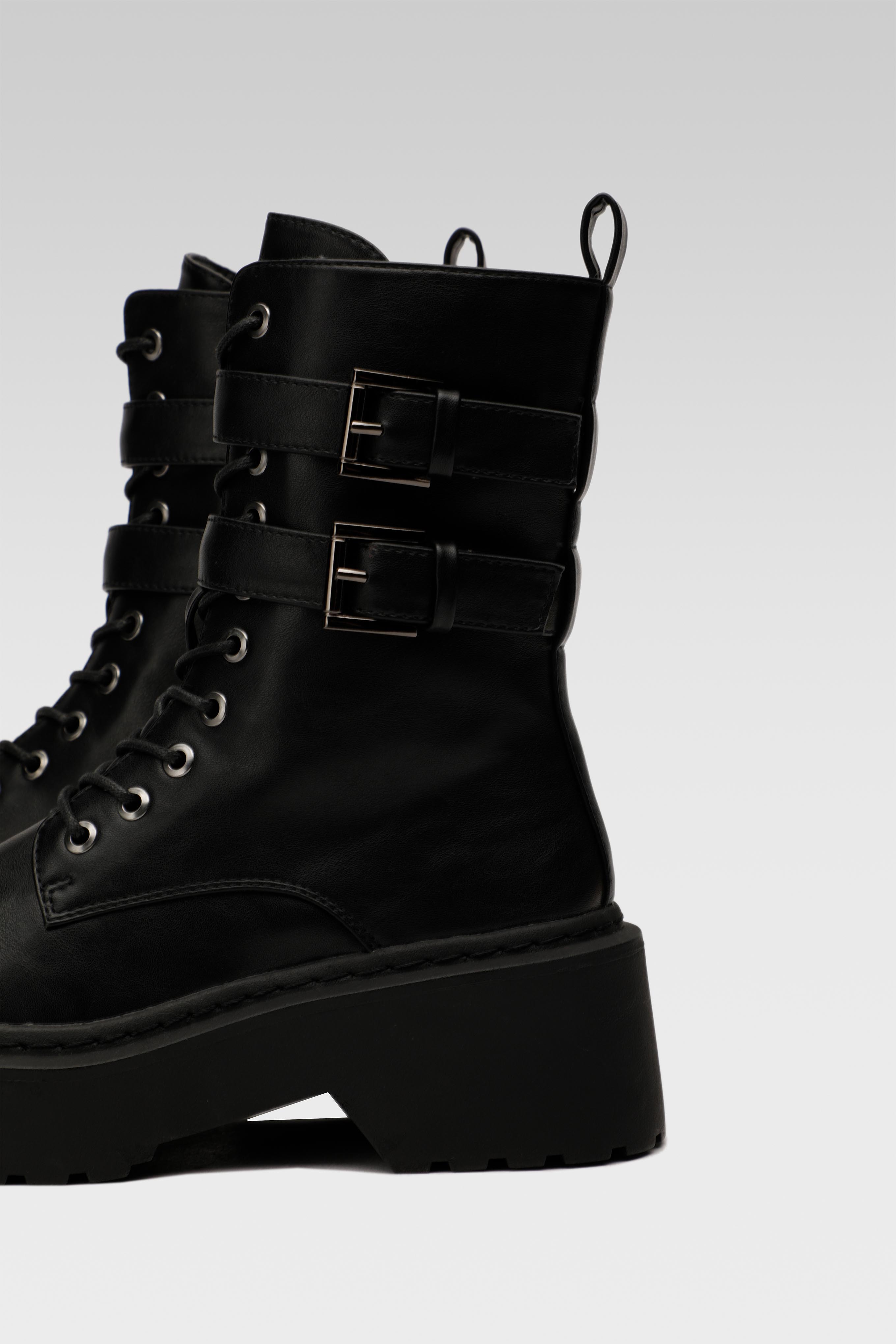 Gležnjarji z vezalkami Črna