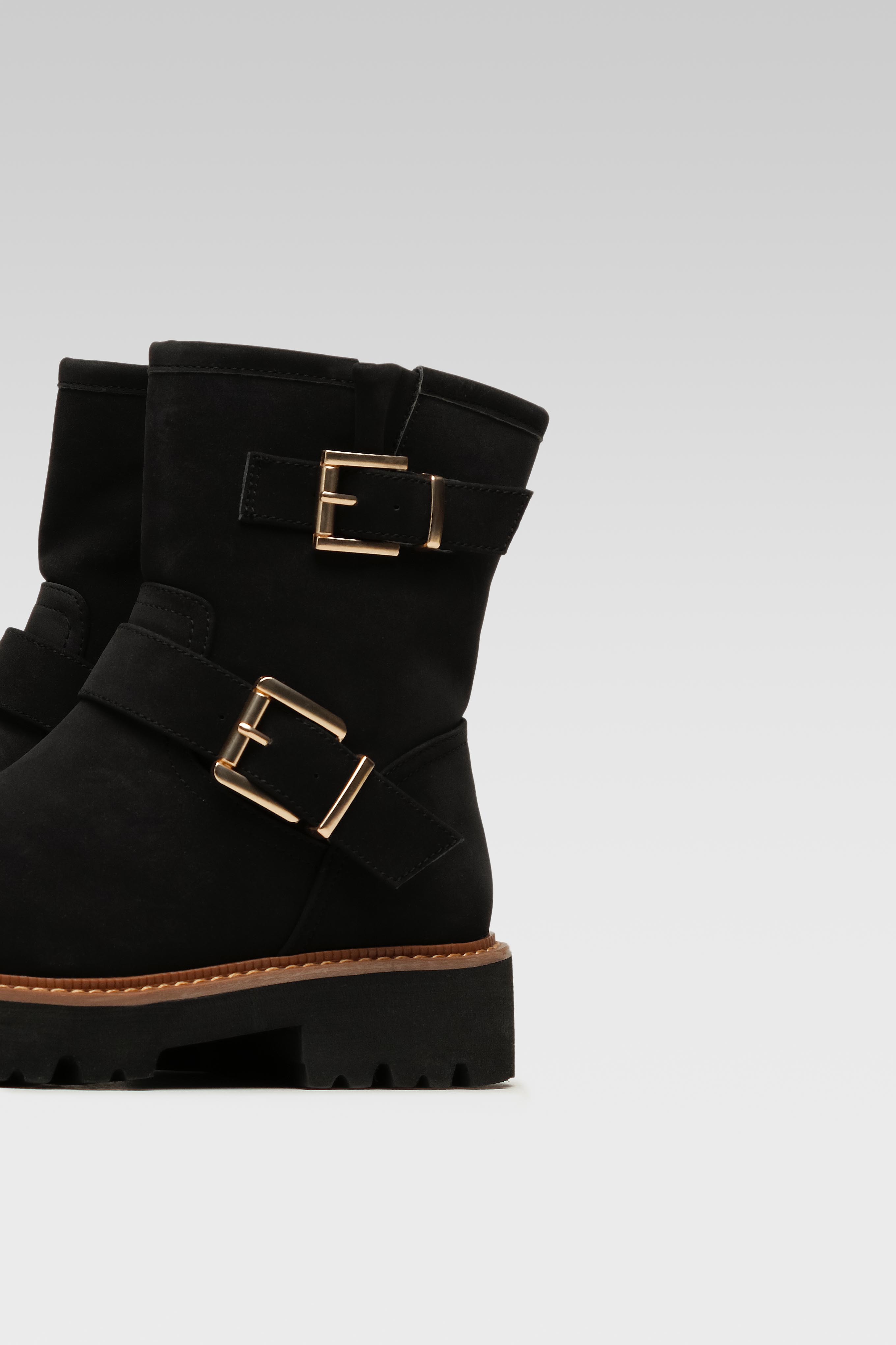 Kotníková obuv ČERNÁ