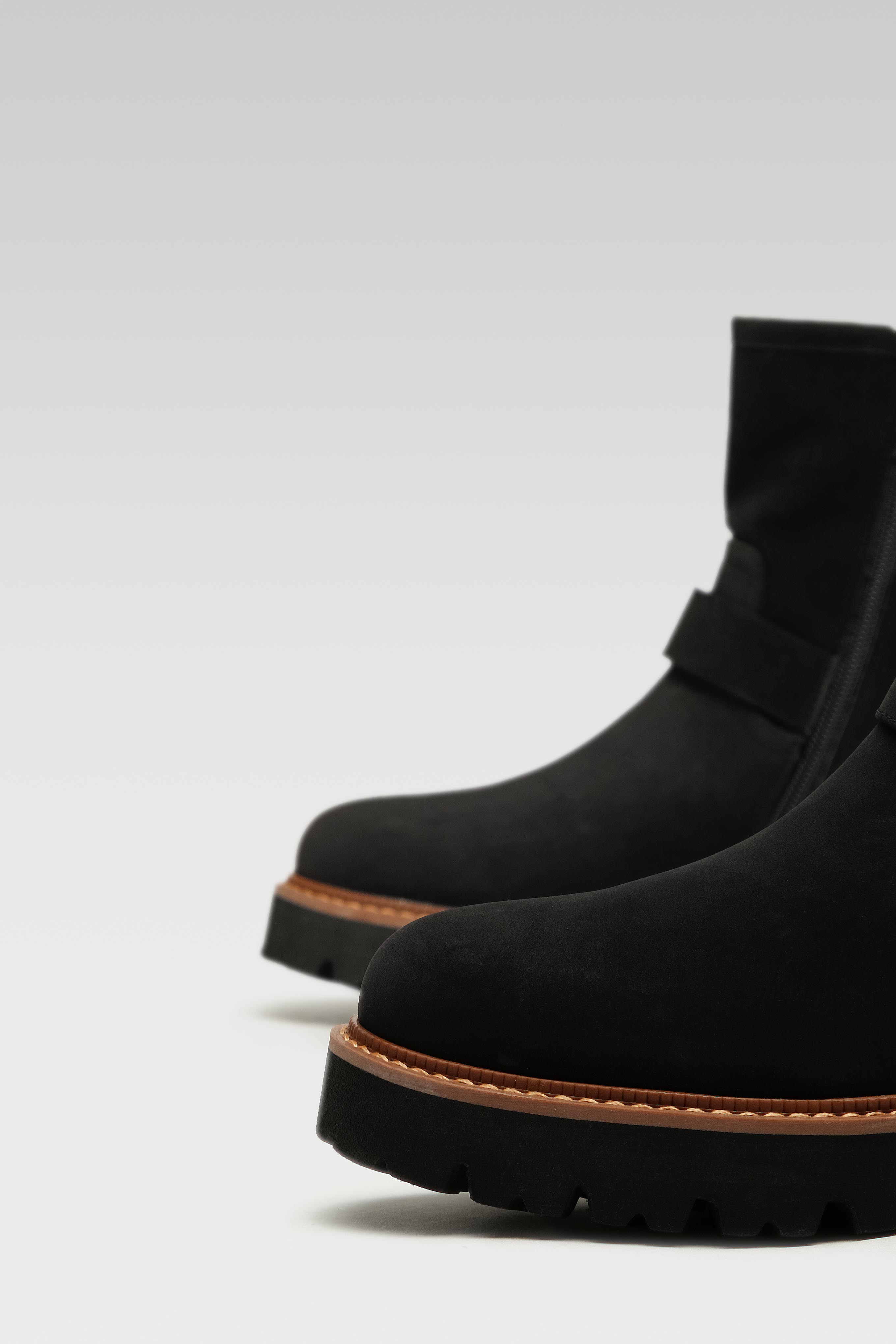 Kotníková obuv ČERNÁ