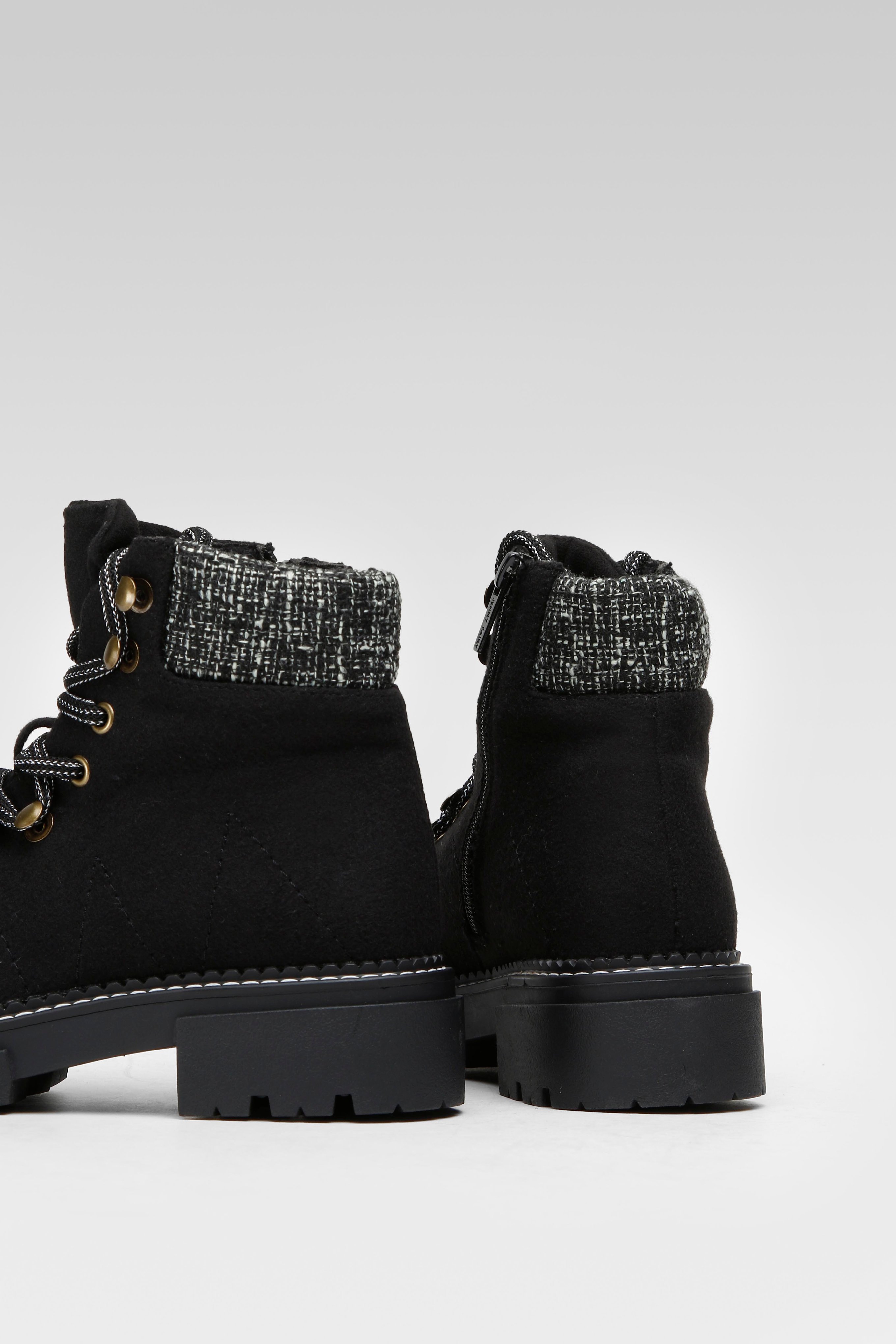 Šněrovací vyšší obuv ČERNÁ