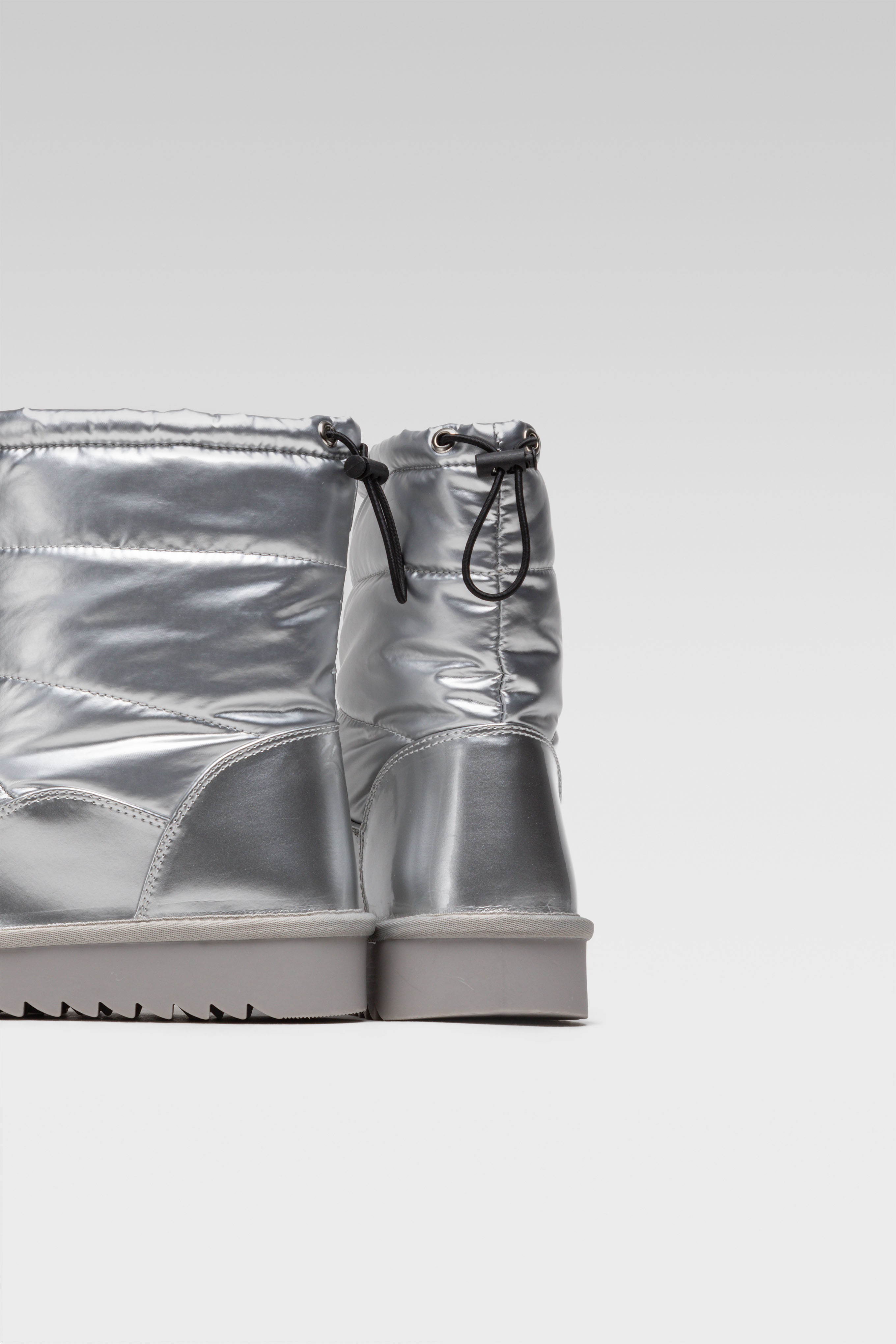 Kotníková obuv STŘÍBRNÁ