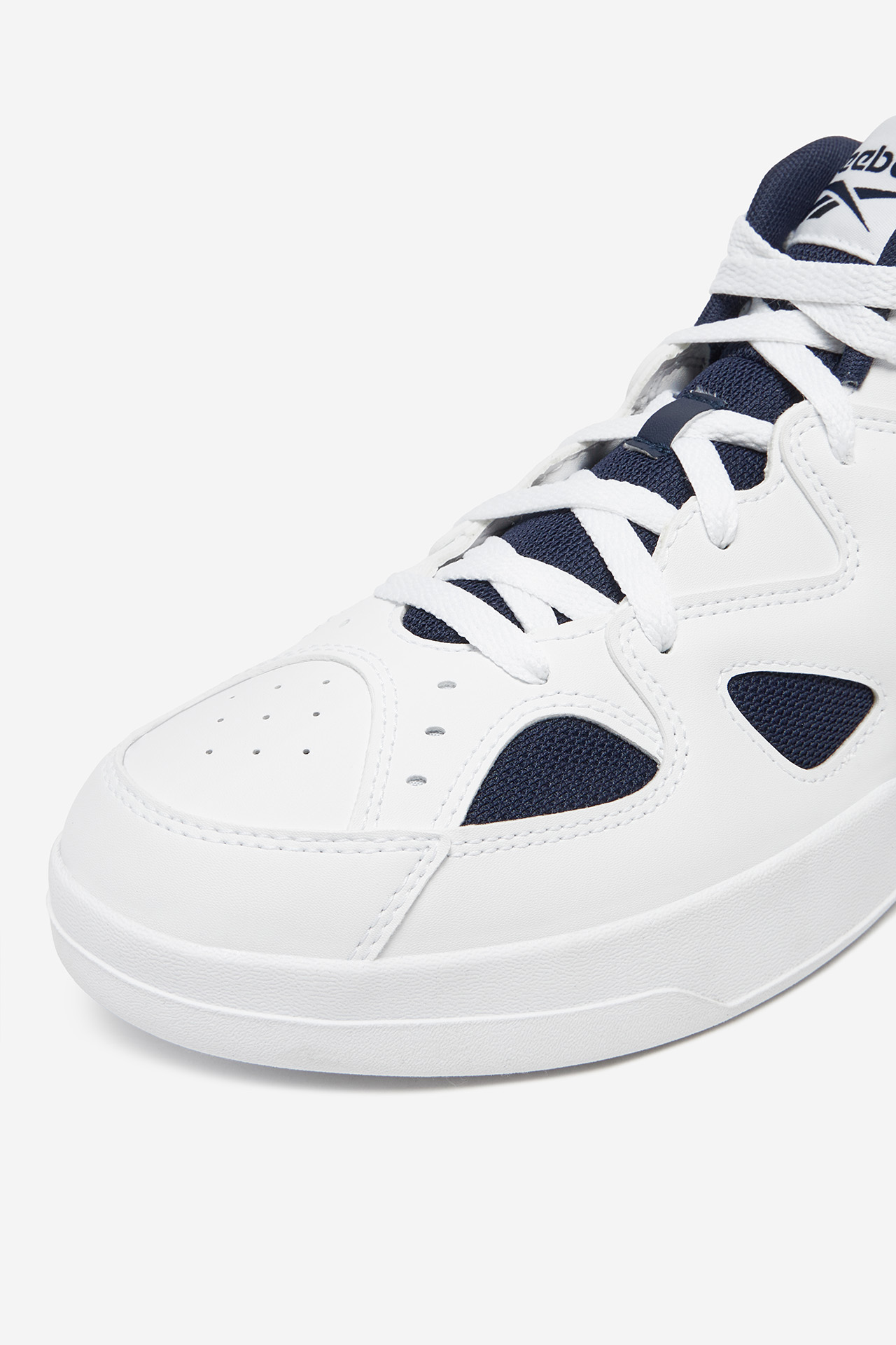 Спортни обувки БЯЛ