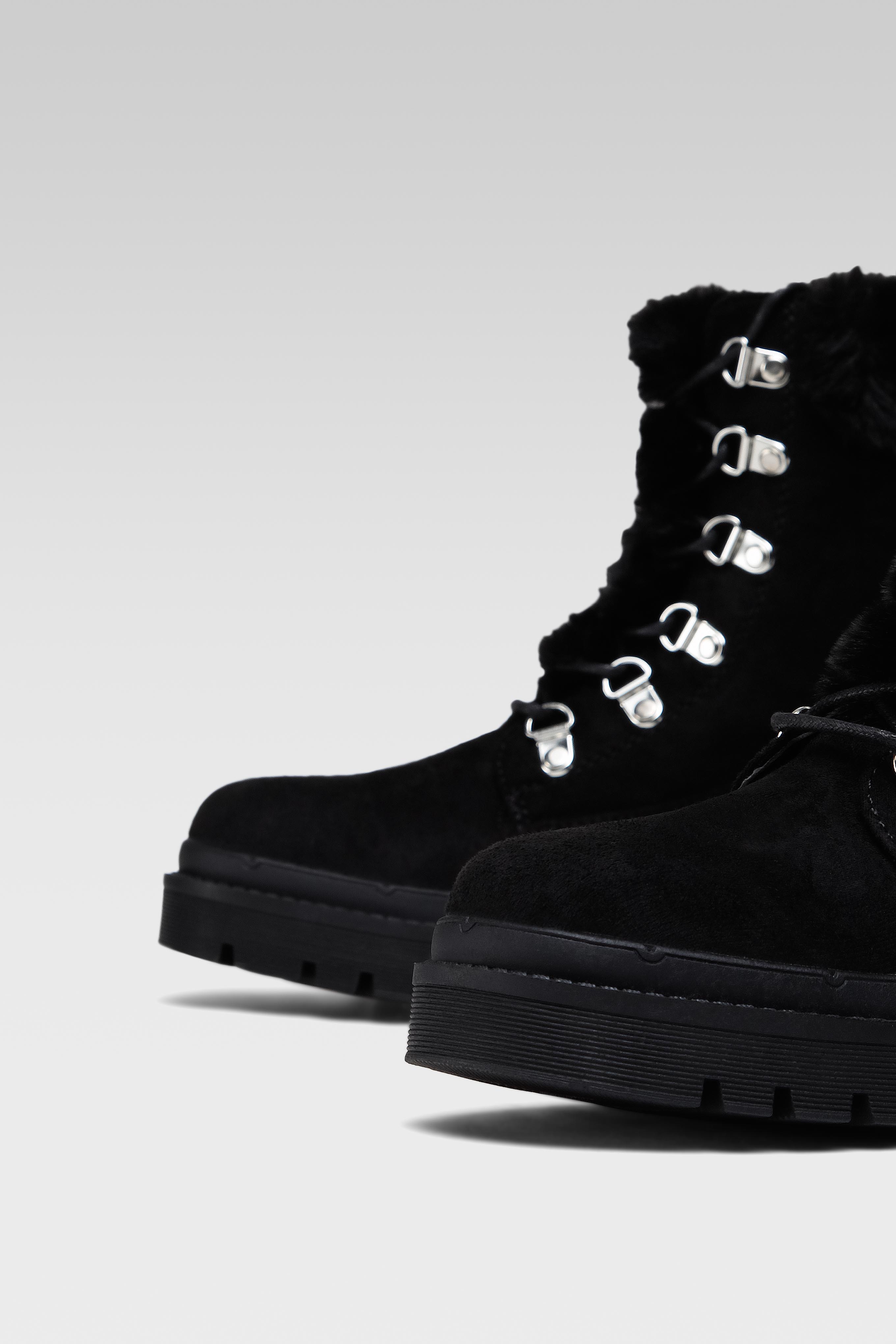 Gležnjarji z vezalkami Črna