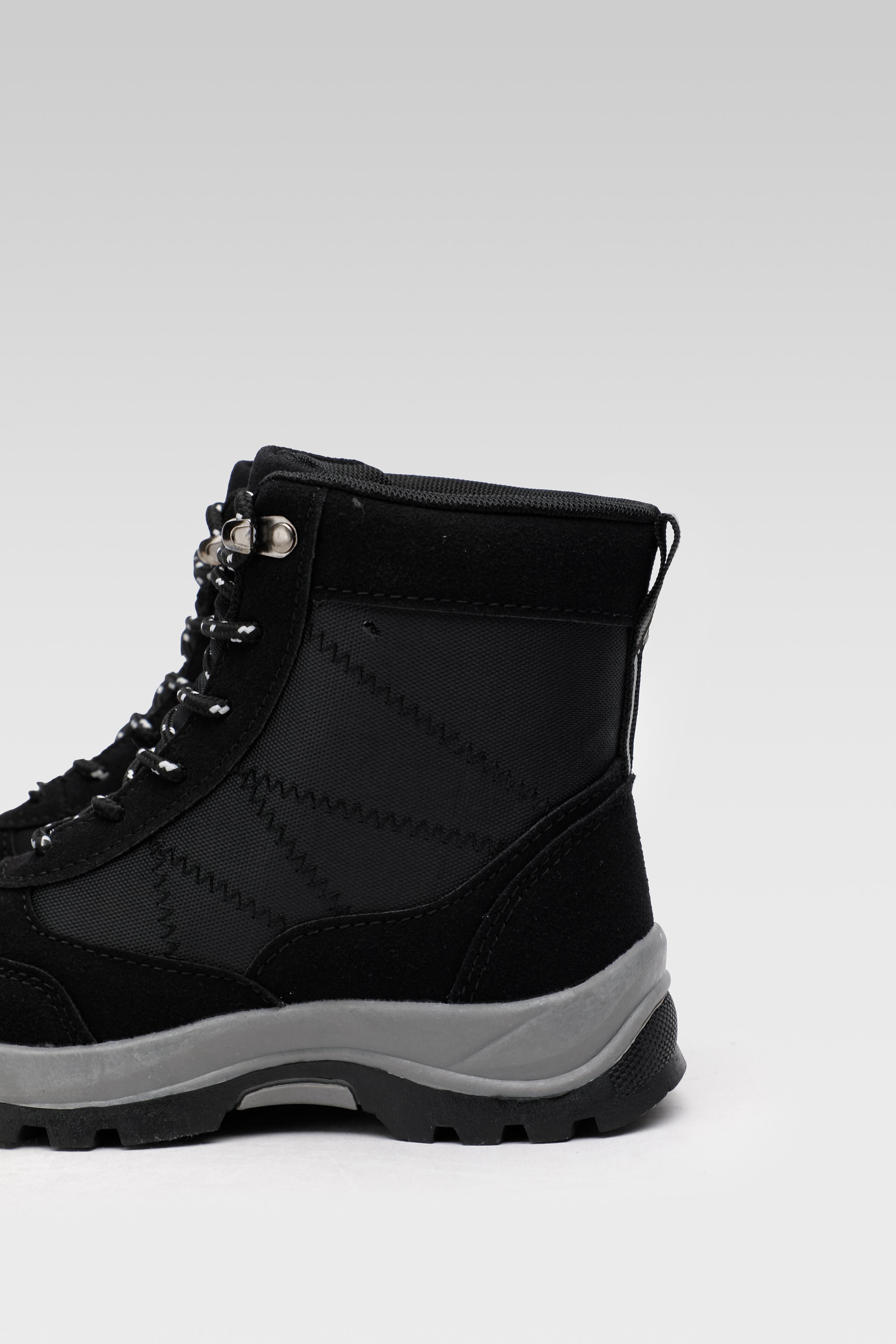 Gležnjarji z vezalkami Črna