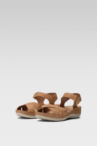 Clara Barson WSS20580-01 CAMEL