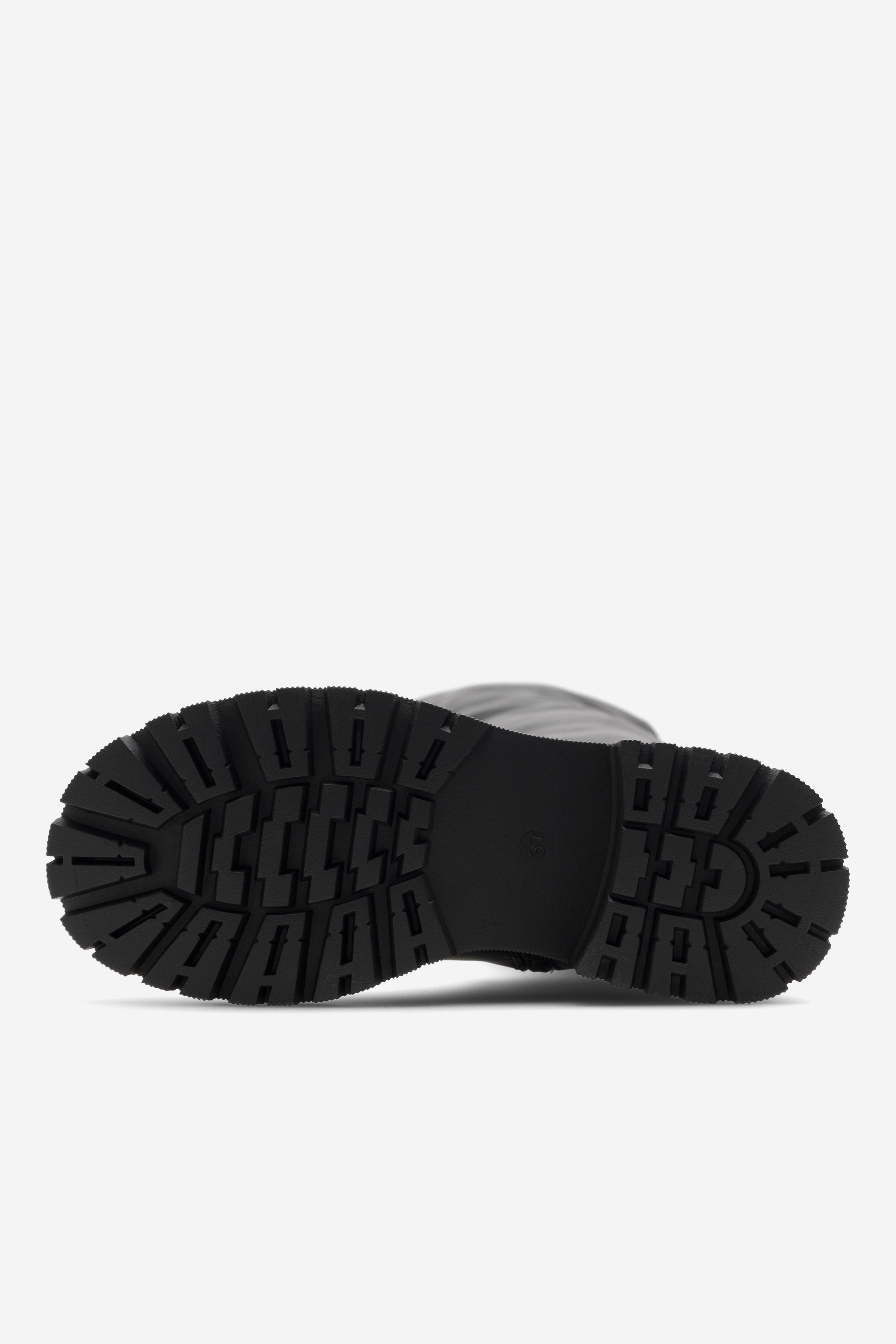 Mušketierky Čierna