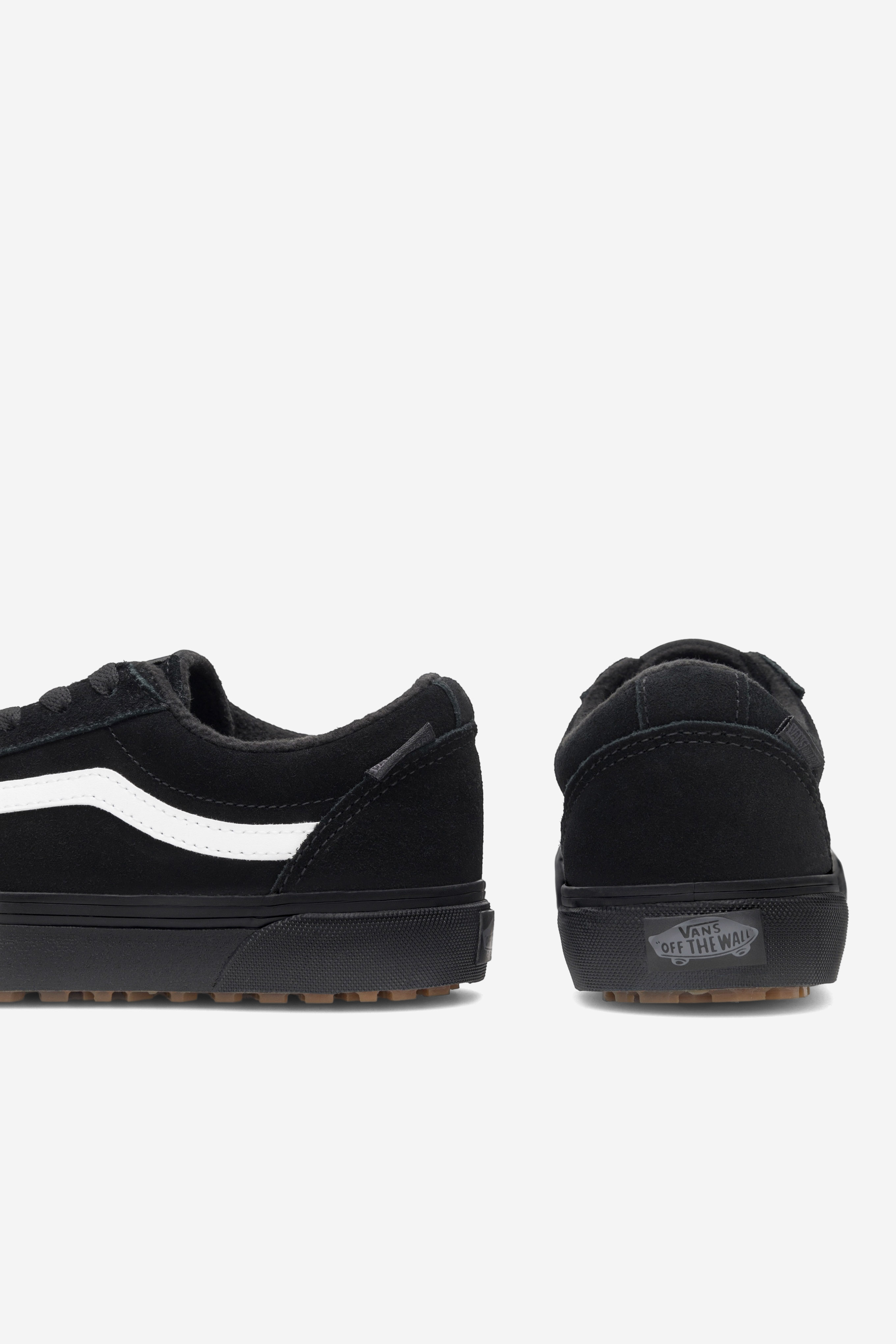 Platnene superge Črna