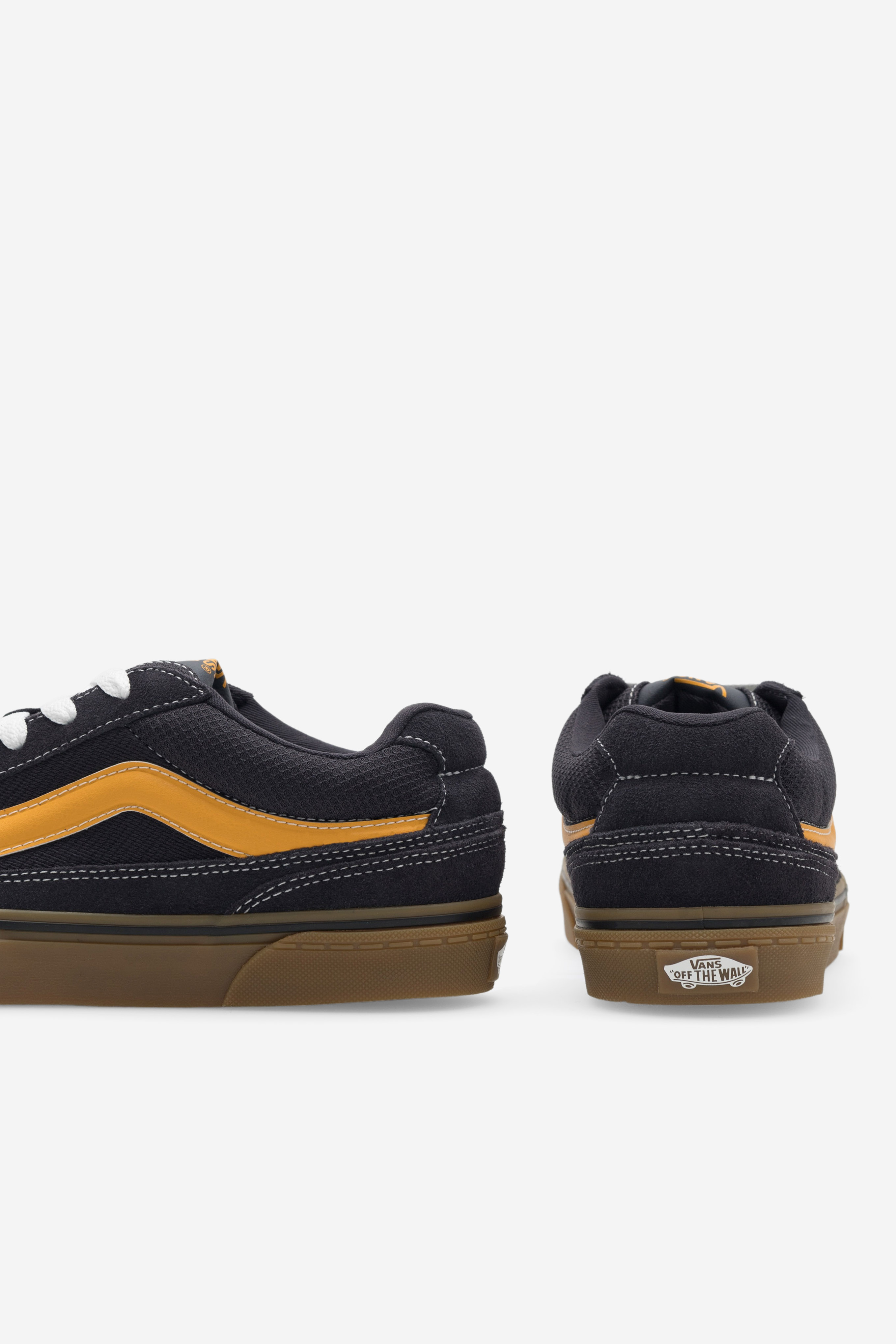 Platnene superge Črna