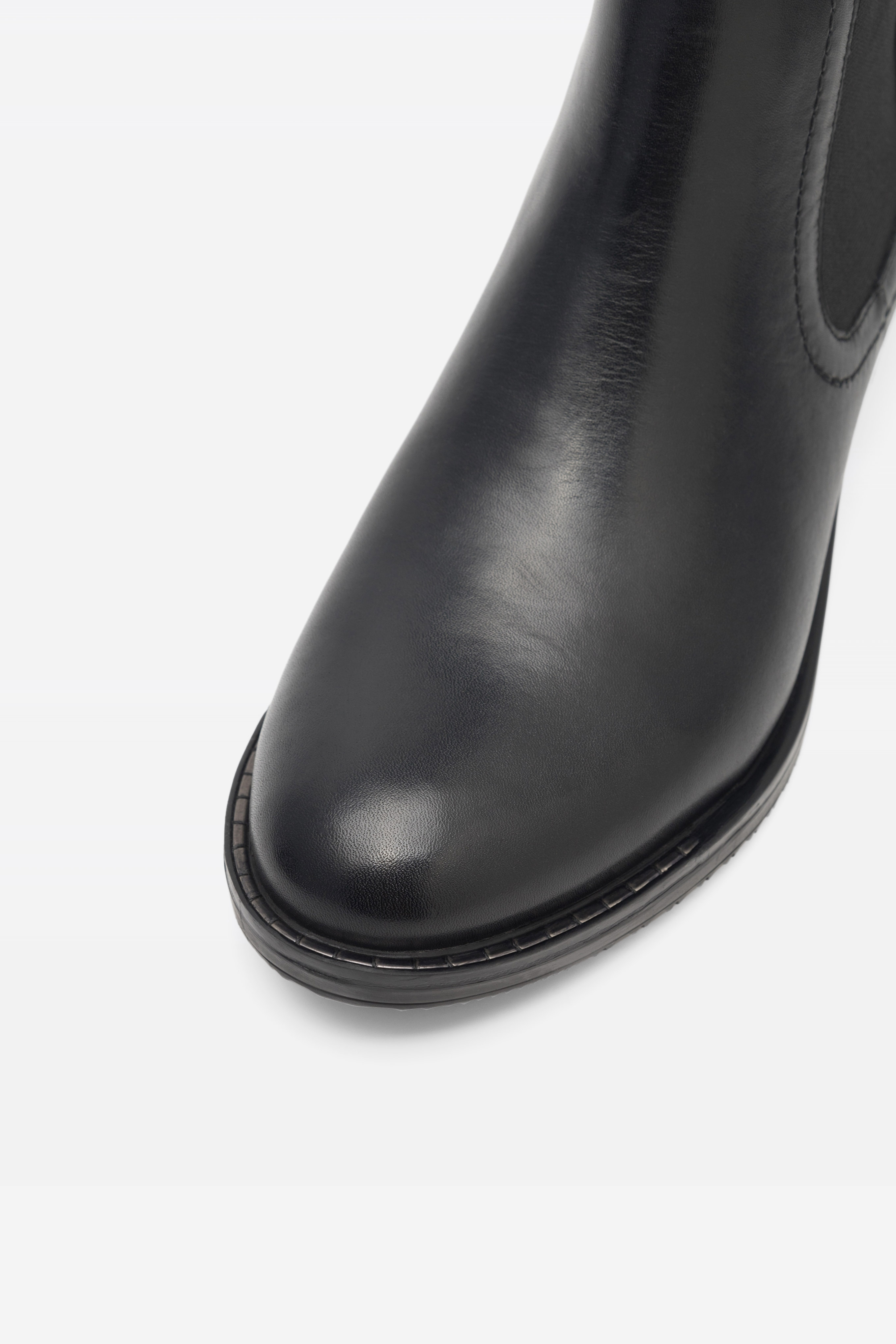 Členková obuv s elastickým prvkom Čierna