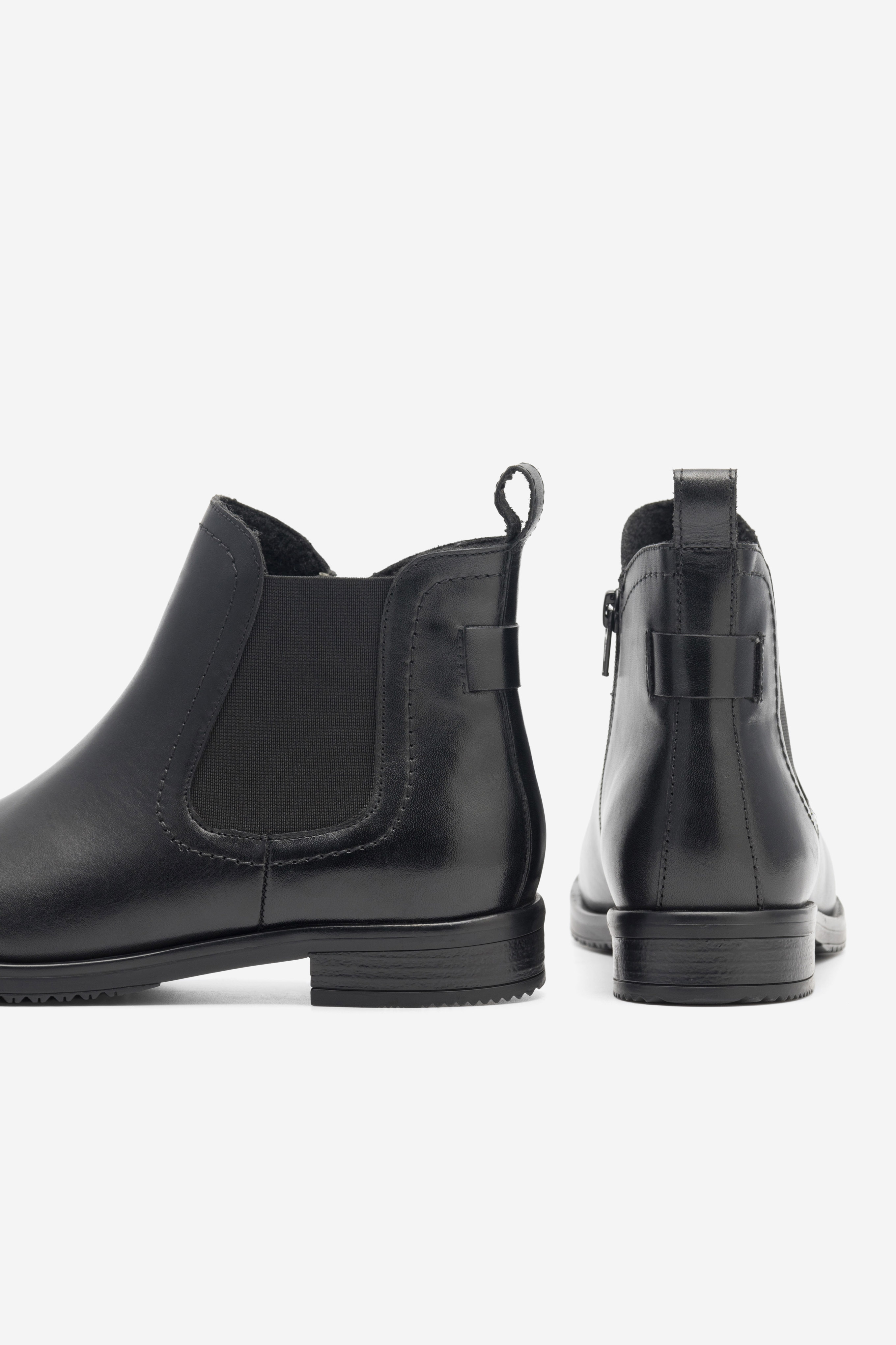 Členková obuv s elastickým prvkom Čierna