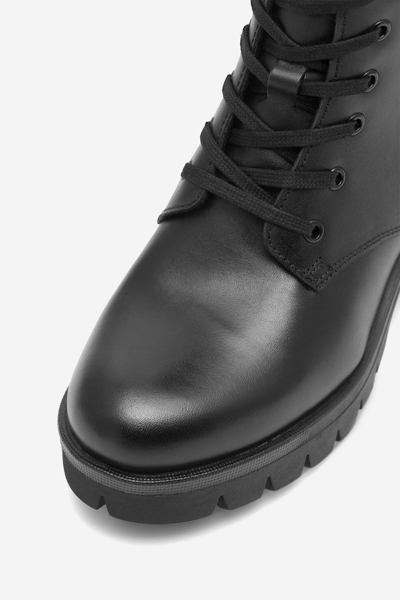 Šněrovací vyšší obuv ČERNÁ