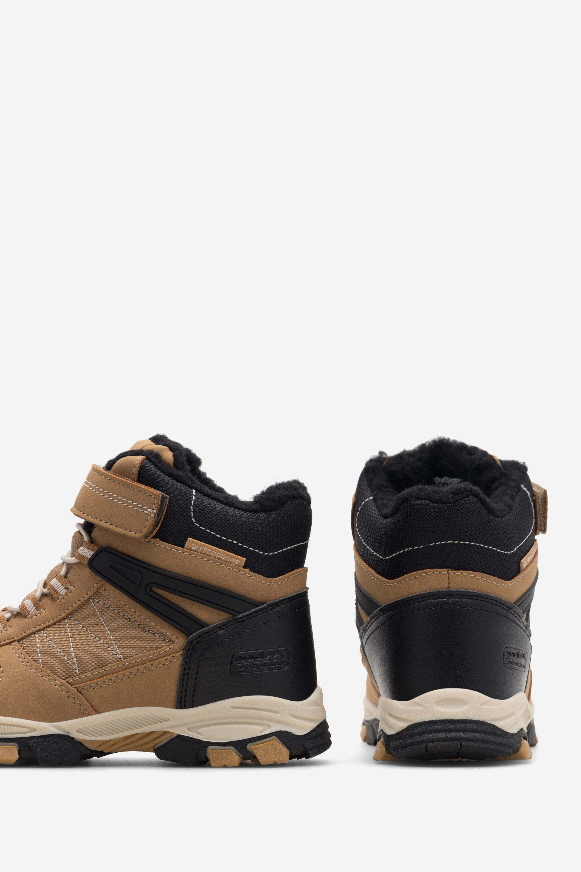 Šněrovací vyšší obuv CAMEL