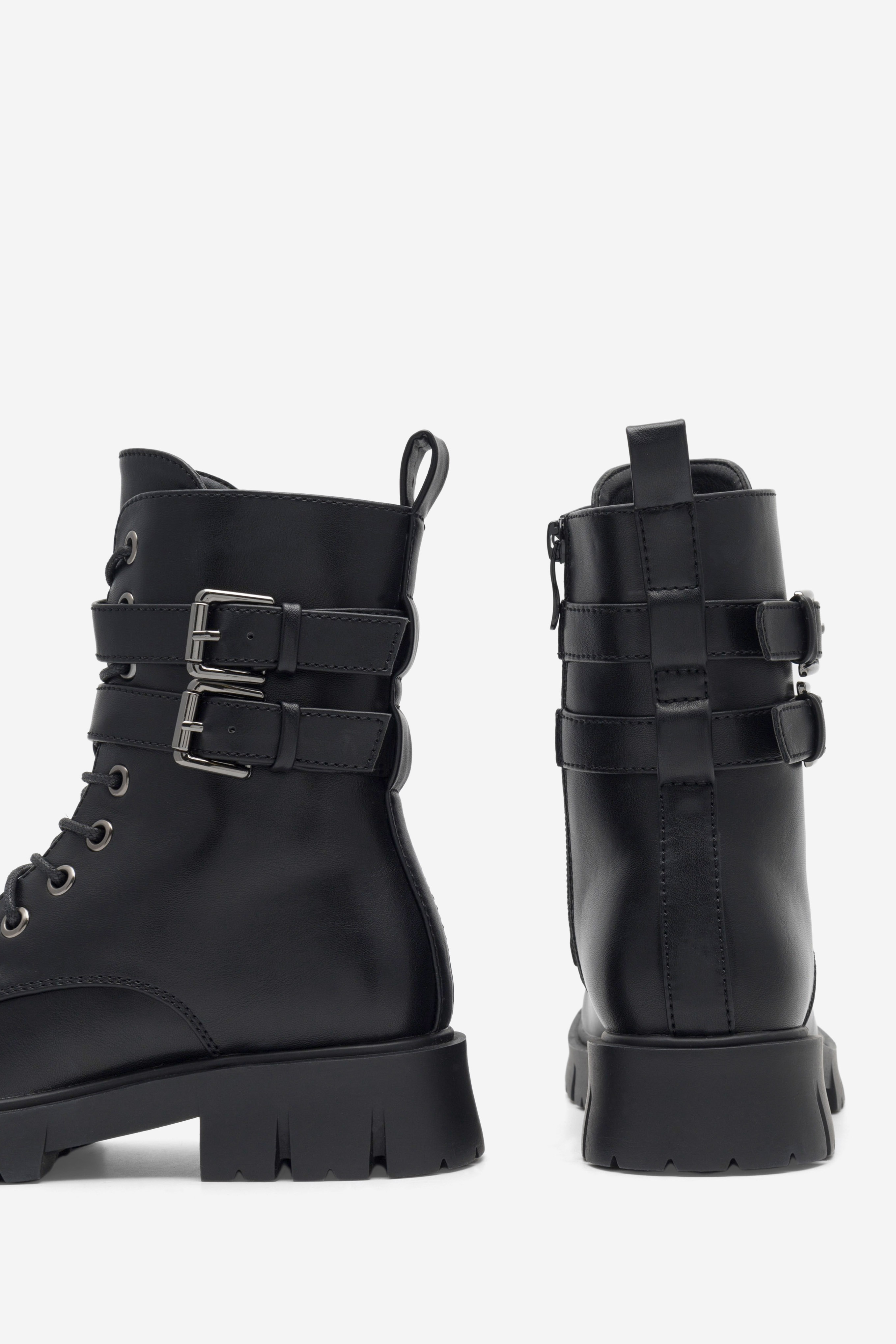 Gležnjarji z vezalkami Črna