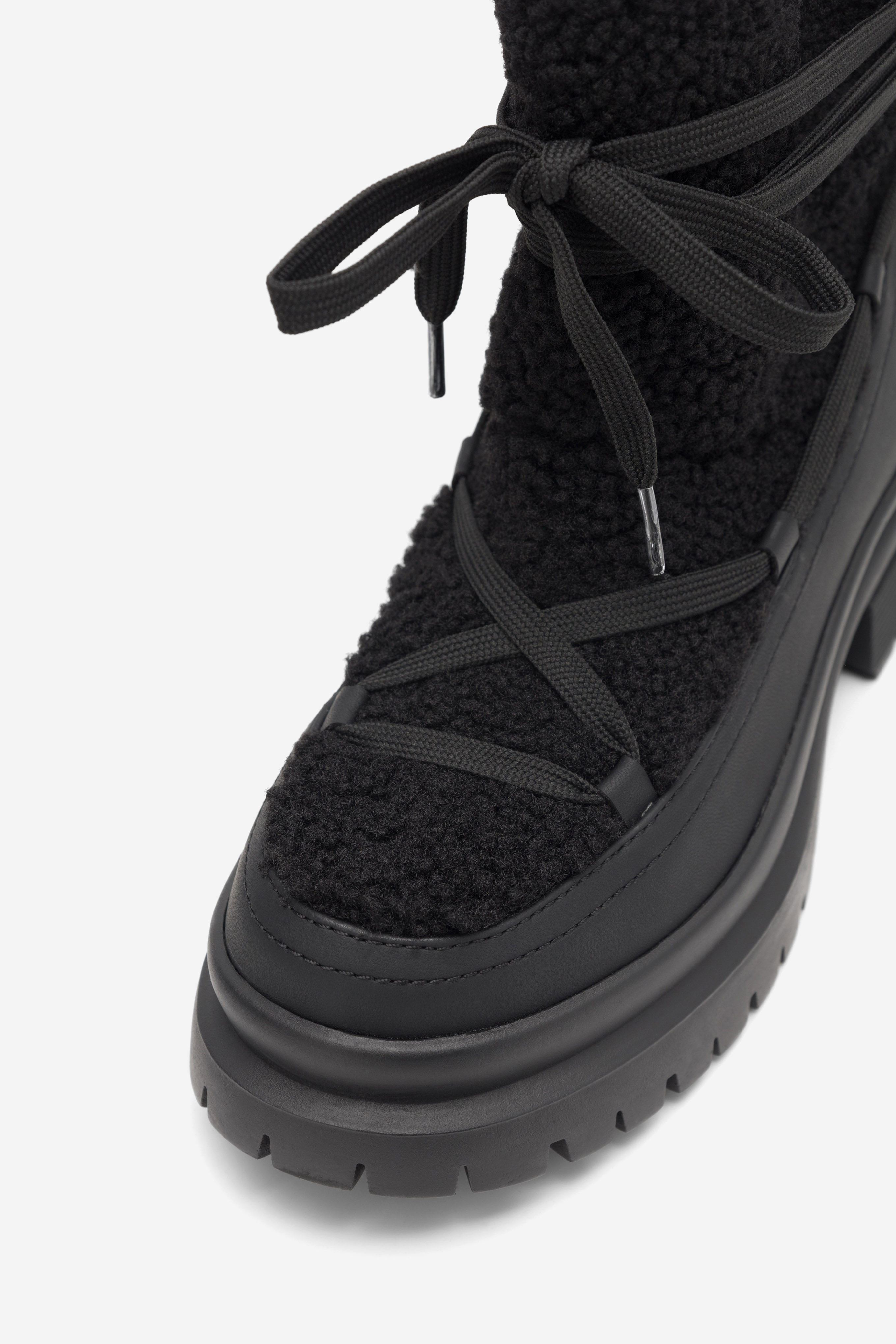 Kotníková obuv ČERNÁ