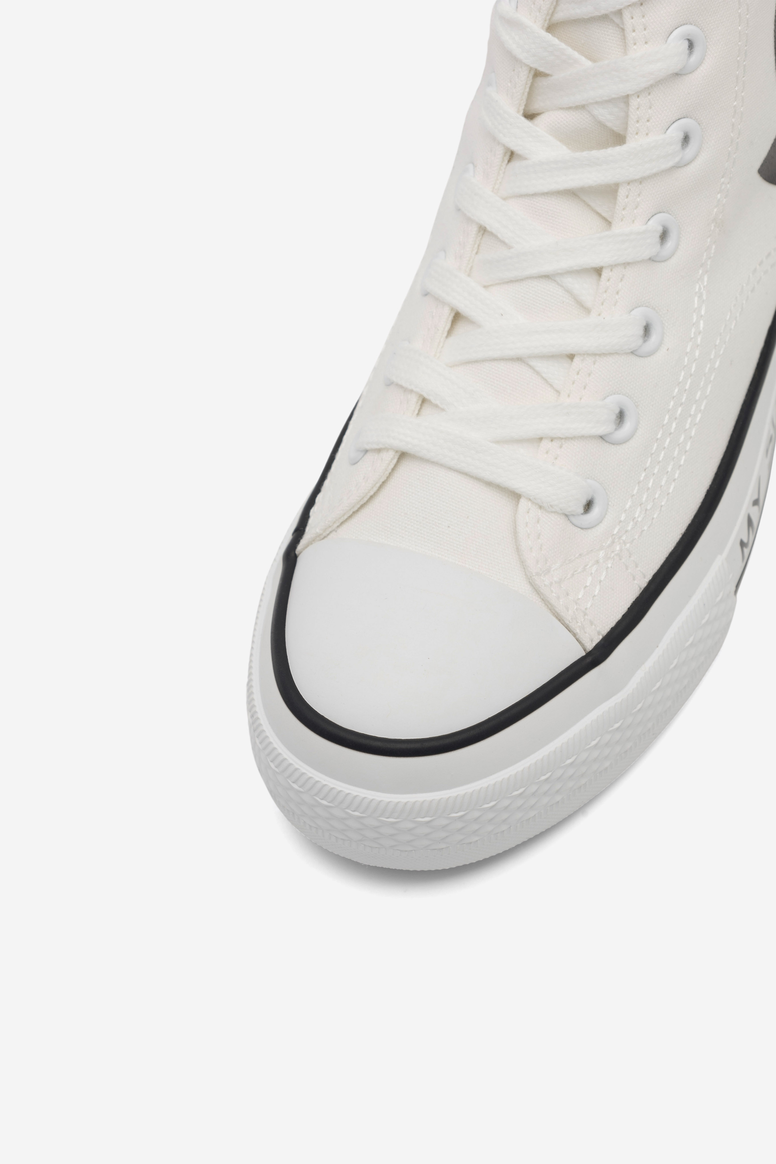 Platnene superge Bela