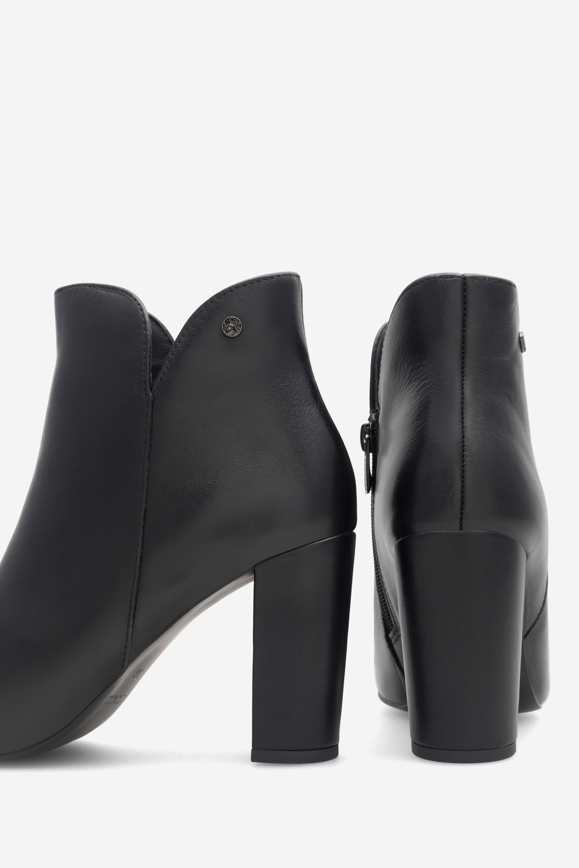 Kotníková obuv ČERNÁ