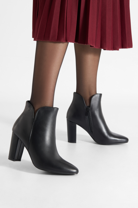 Kotníková obuv ČERNÁ