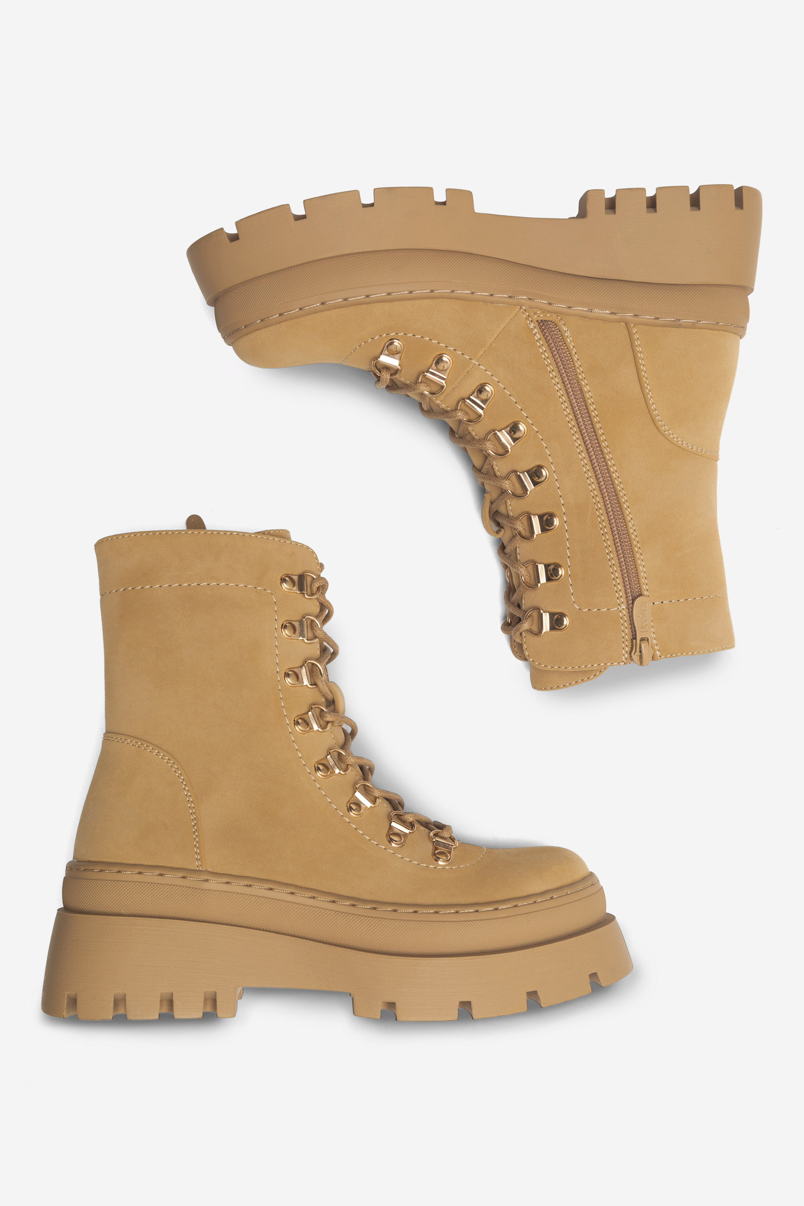 Šněrovací vyšší obuv CAMEL