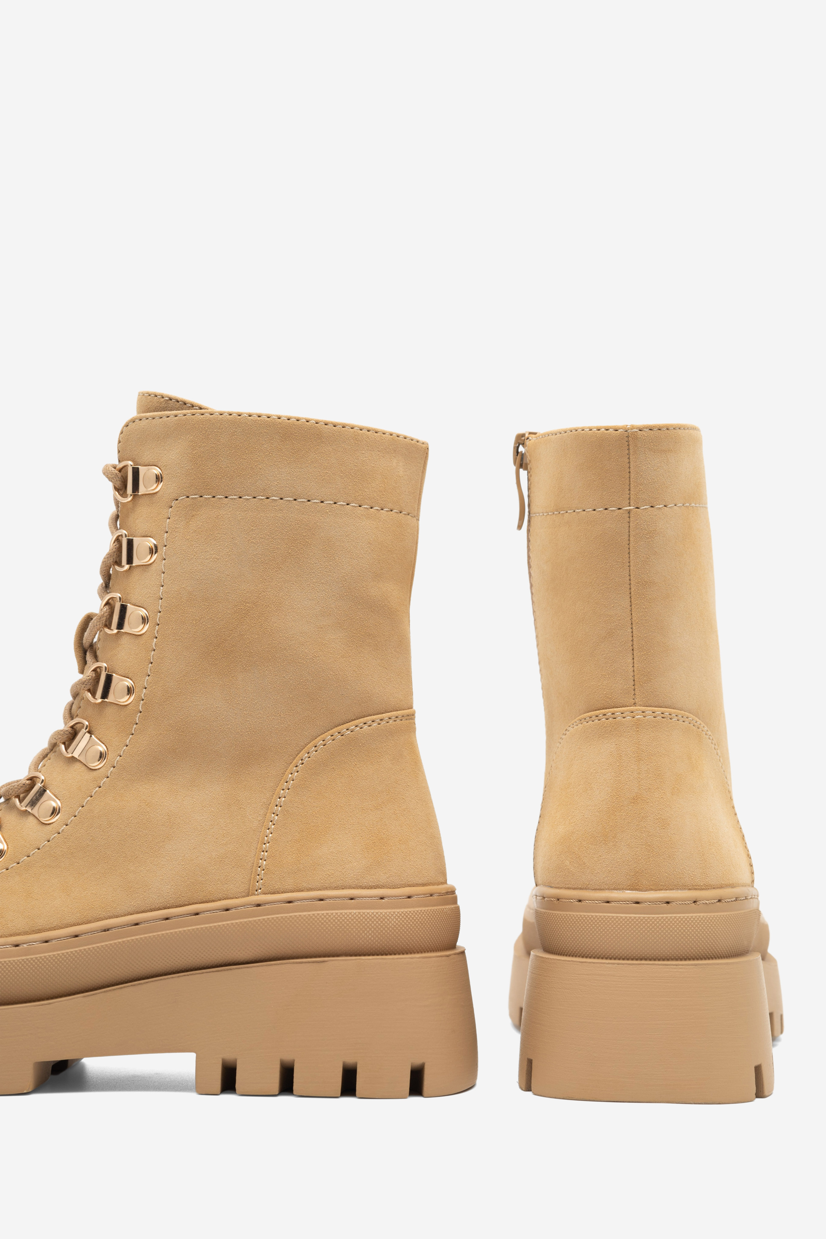 Šněrovací vyšší obuv CAMEL