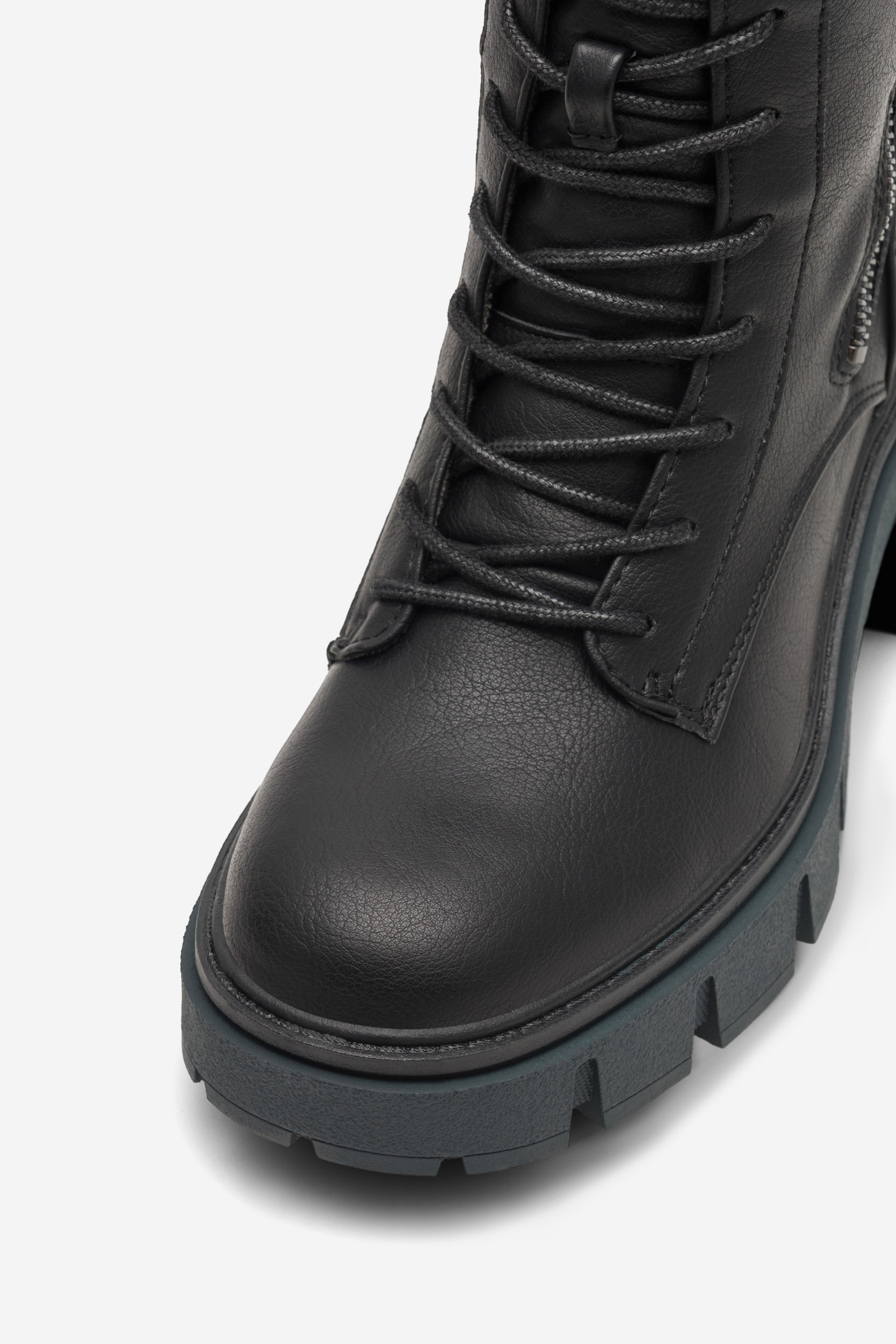 Šněrovací vyšší obuv ČERNÁ